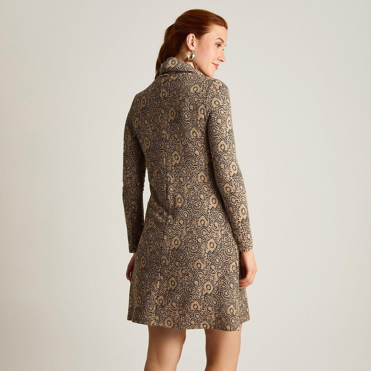 LORENZO DI PONTTI - Vestido Midi Camel en Lanilla con Cuello Alto y Estampado Circular