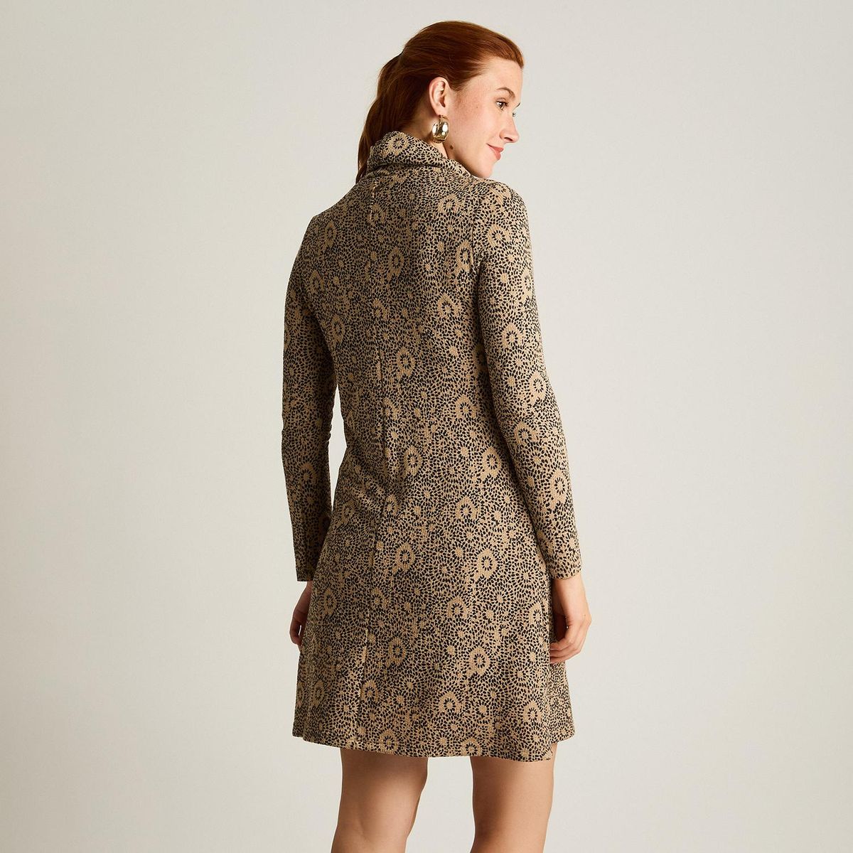 LORENZO DI PONTTI - Vestido Midi Camel en Lanilla con Cuello Alto y Estampado Circular