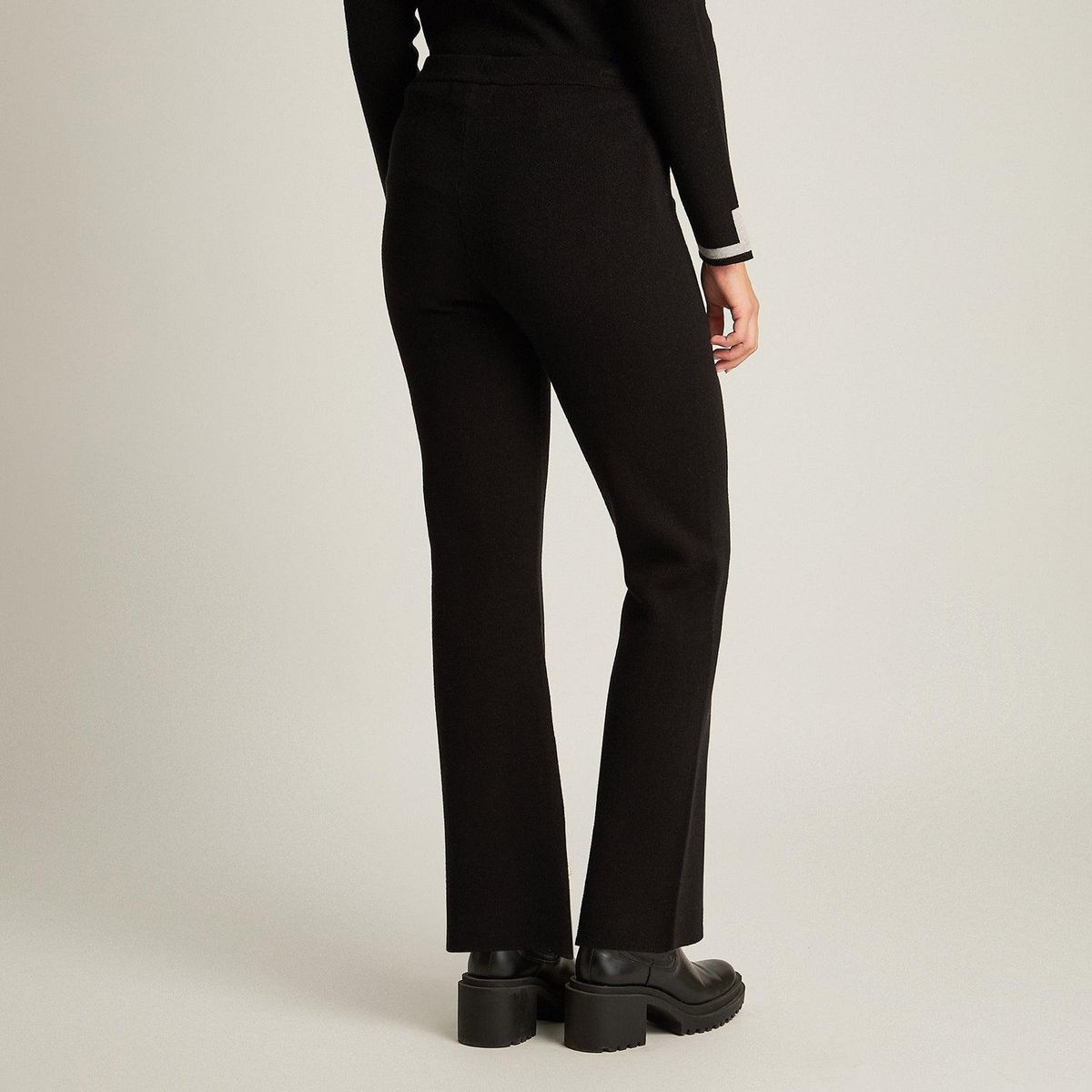 LORENZO DI PONTTI - Pantalón Negro Flare en Tejido