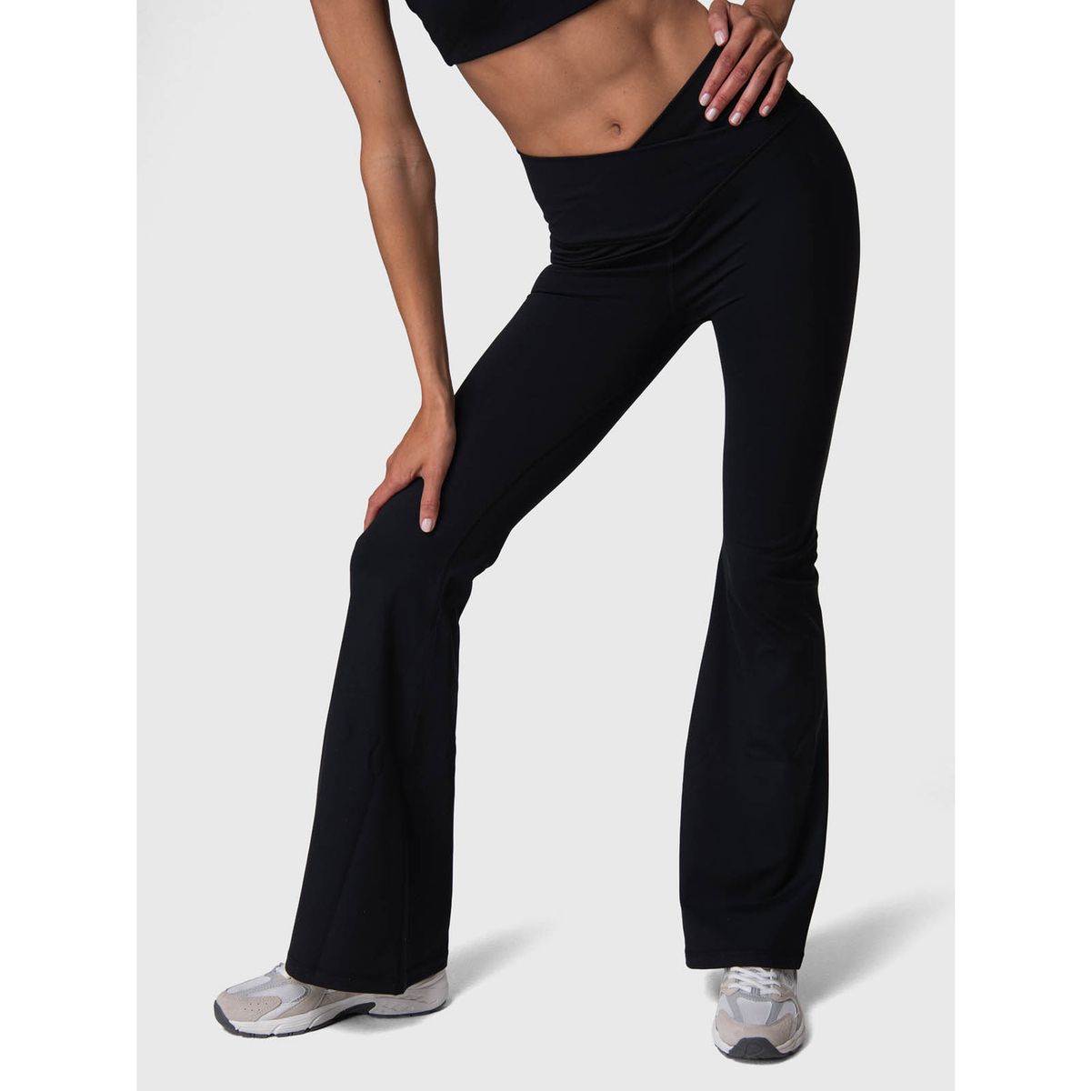 BSOUL - Calza Flared Aloe Negra BSOUL