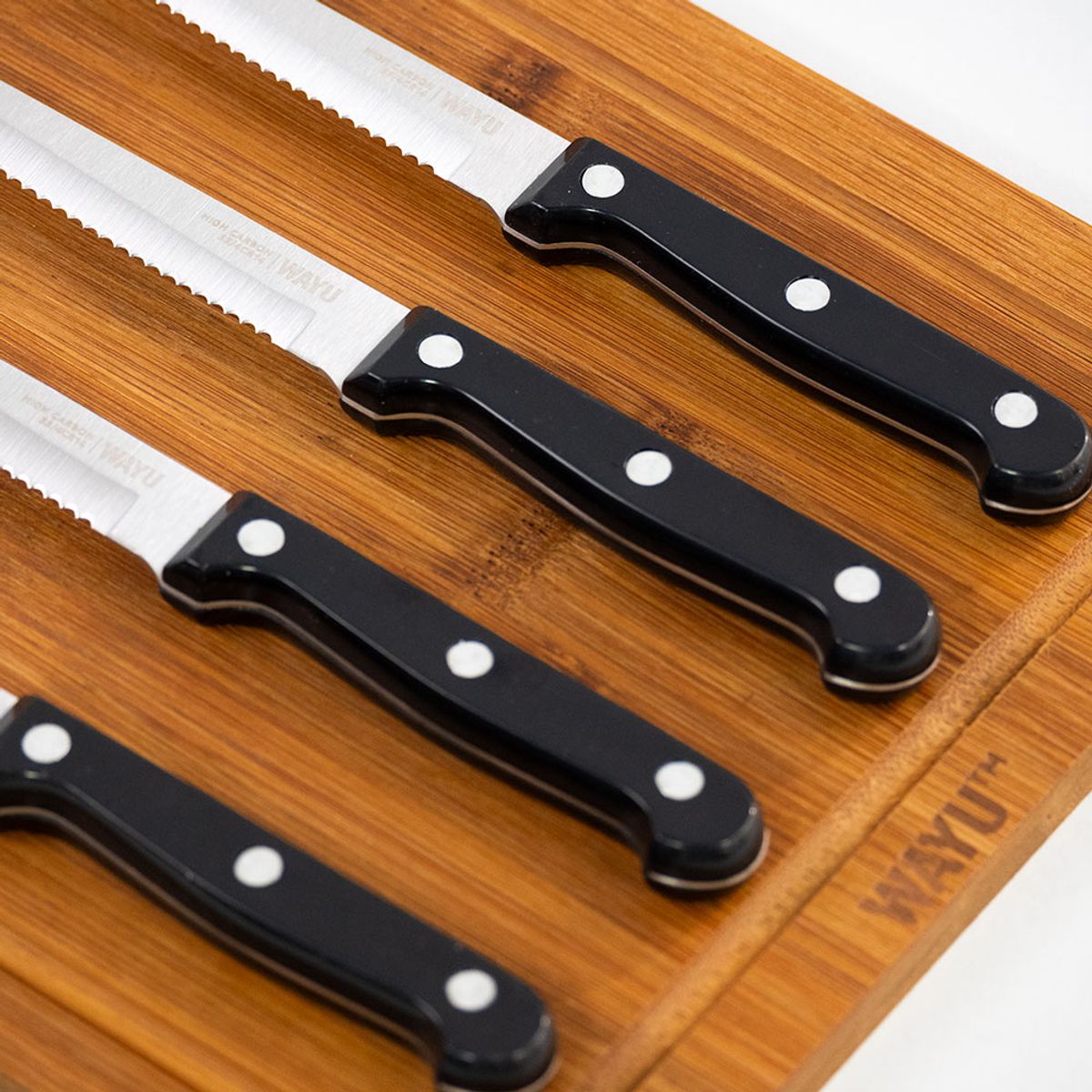 WAYU - Set 4 Cuchillos + Tabla Bamboo