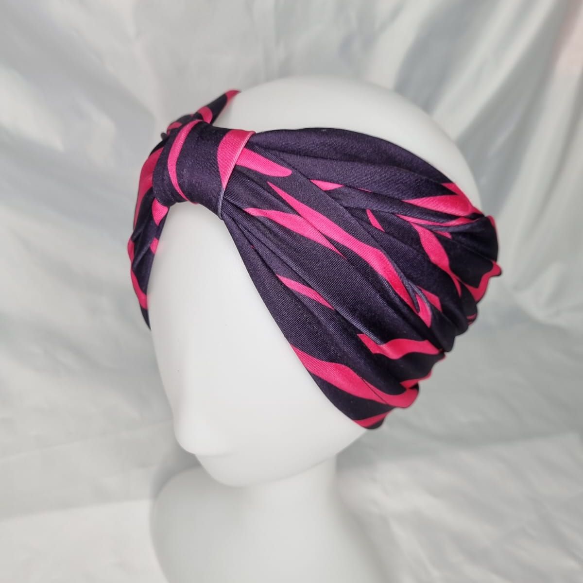EL ESPACIO DE TOMMY - Turbante cintillo clínico lycra cebra fucsia y burdeo oscuro