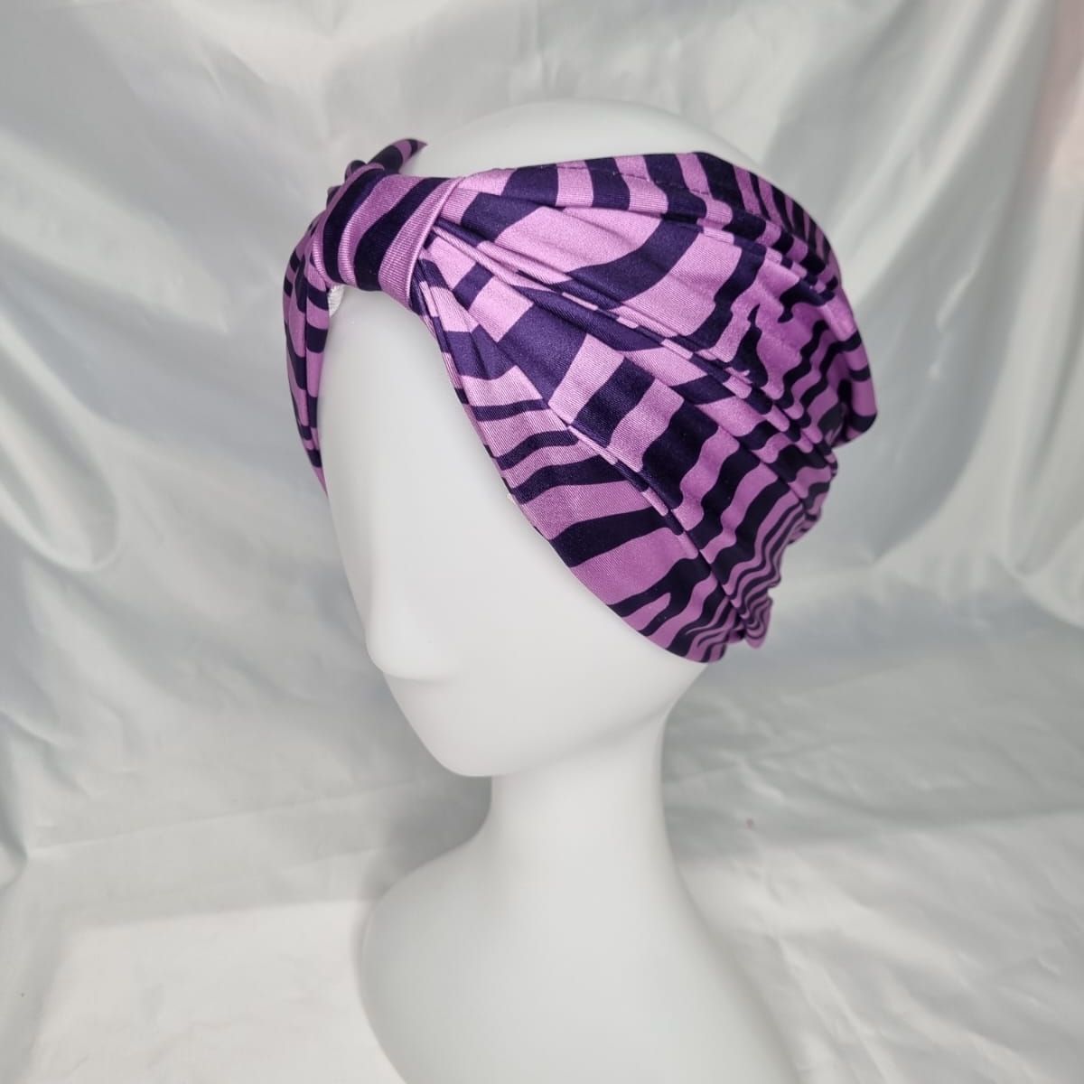 EL ESPACIO DE TOMMY - Turbante cintillo clínico lycra cebra morado