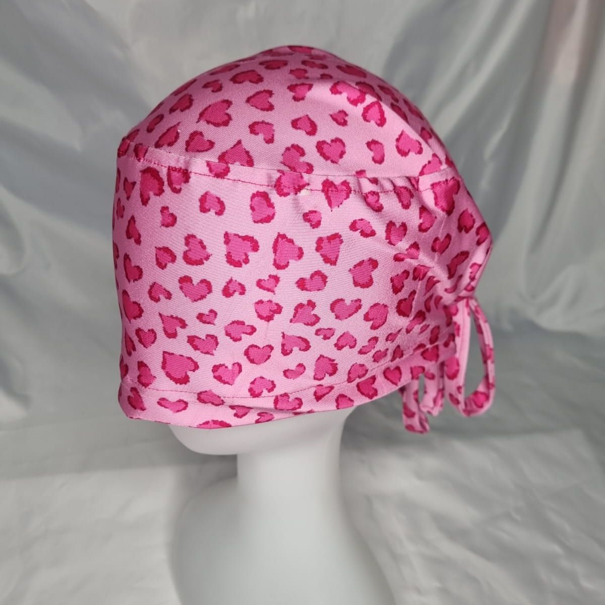 EL ESPACIO DE TOMMY - Gorro Clínico Lycra corazones fucsias