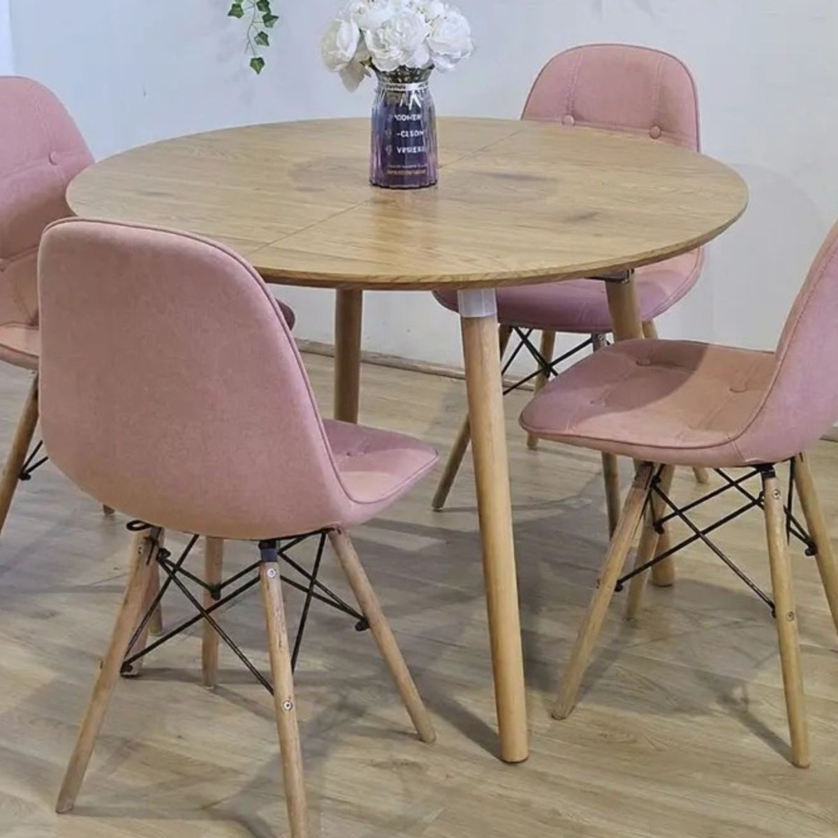 CORI CORI - Comedor Mesa Aura Wood 100cms + 4 Sillas Capitonne Eames Ecocuero