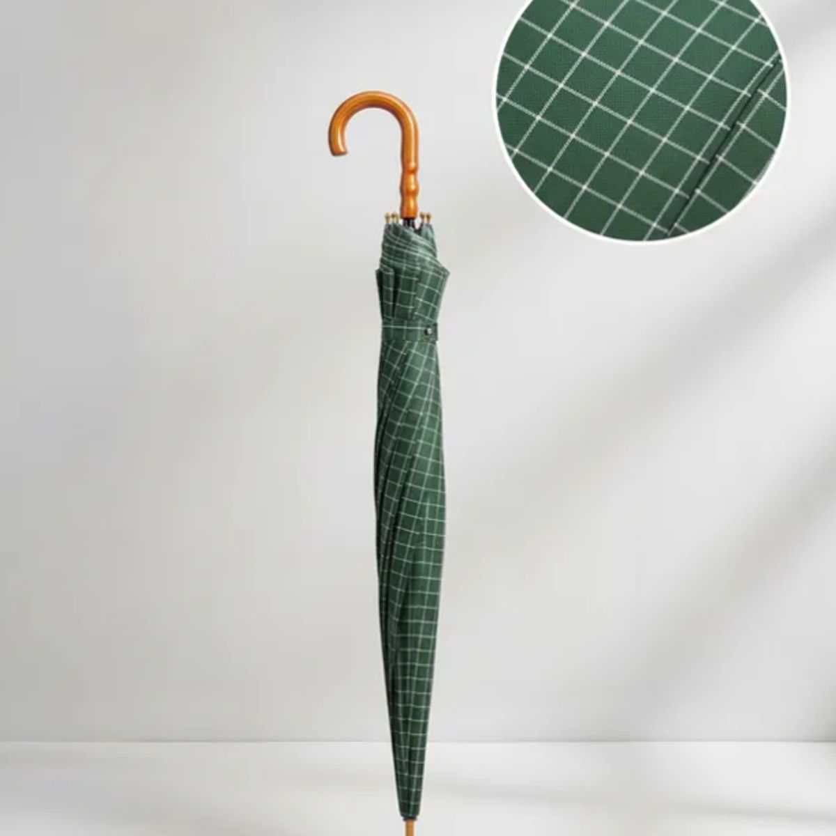 GENERICO - Paraguas Largo Clásico  Cuadrillé Con Mango Curvo 96cm