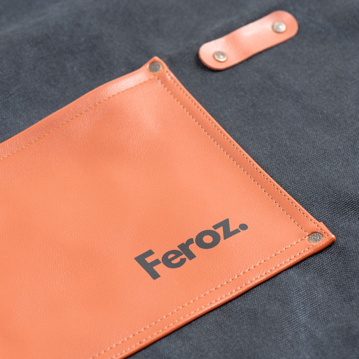 FEROZ - Pechera Parrillera Criolla Negra Ajustable