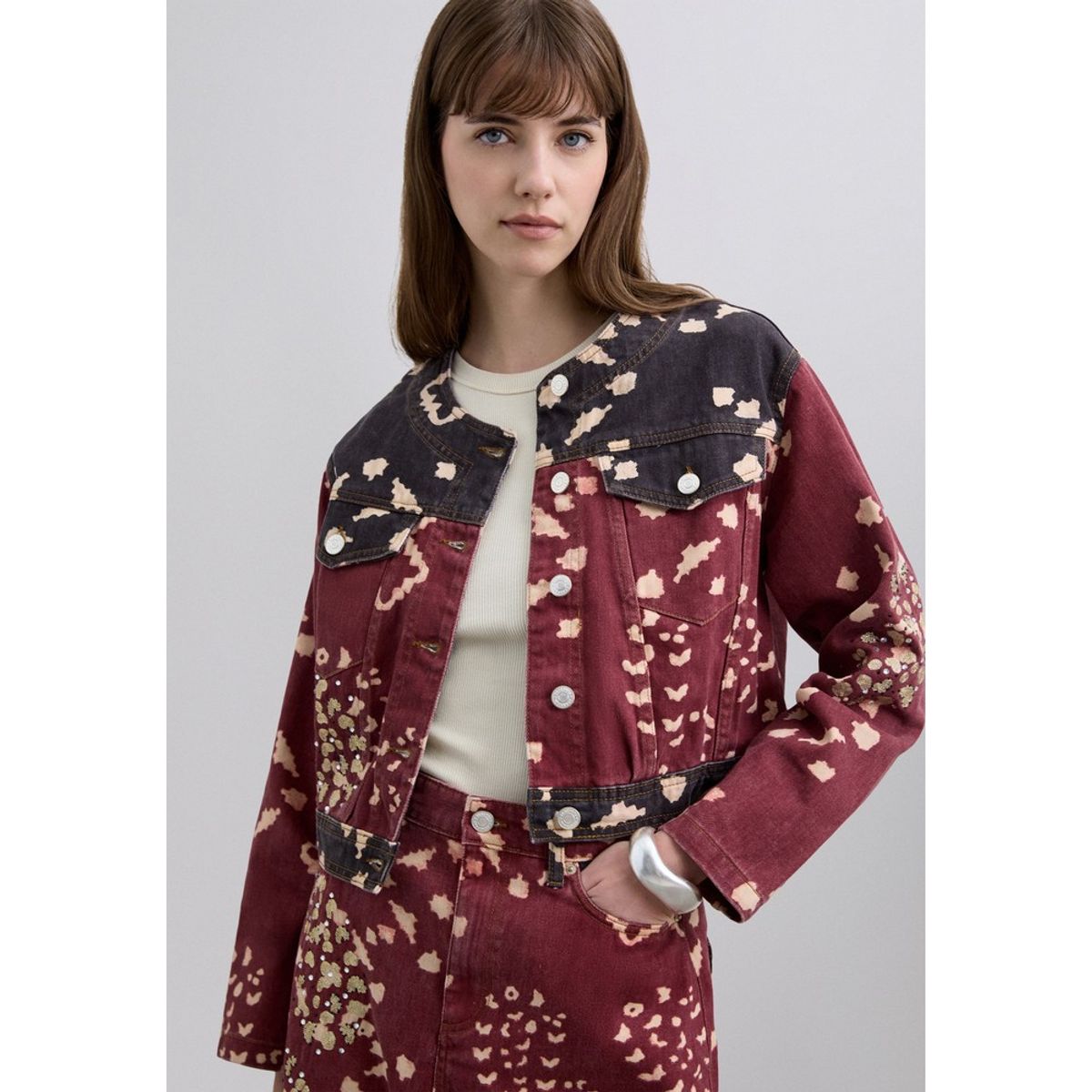 SCALPERS - Camisa Denim Crop Estampada