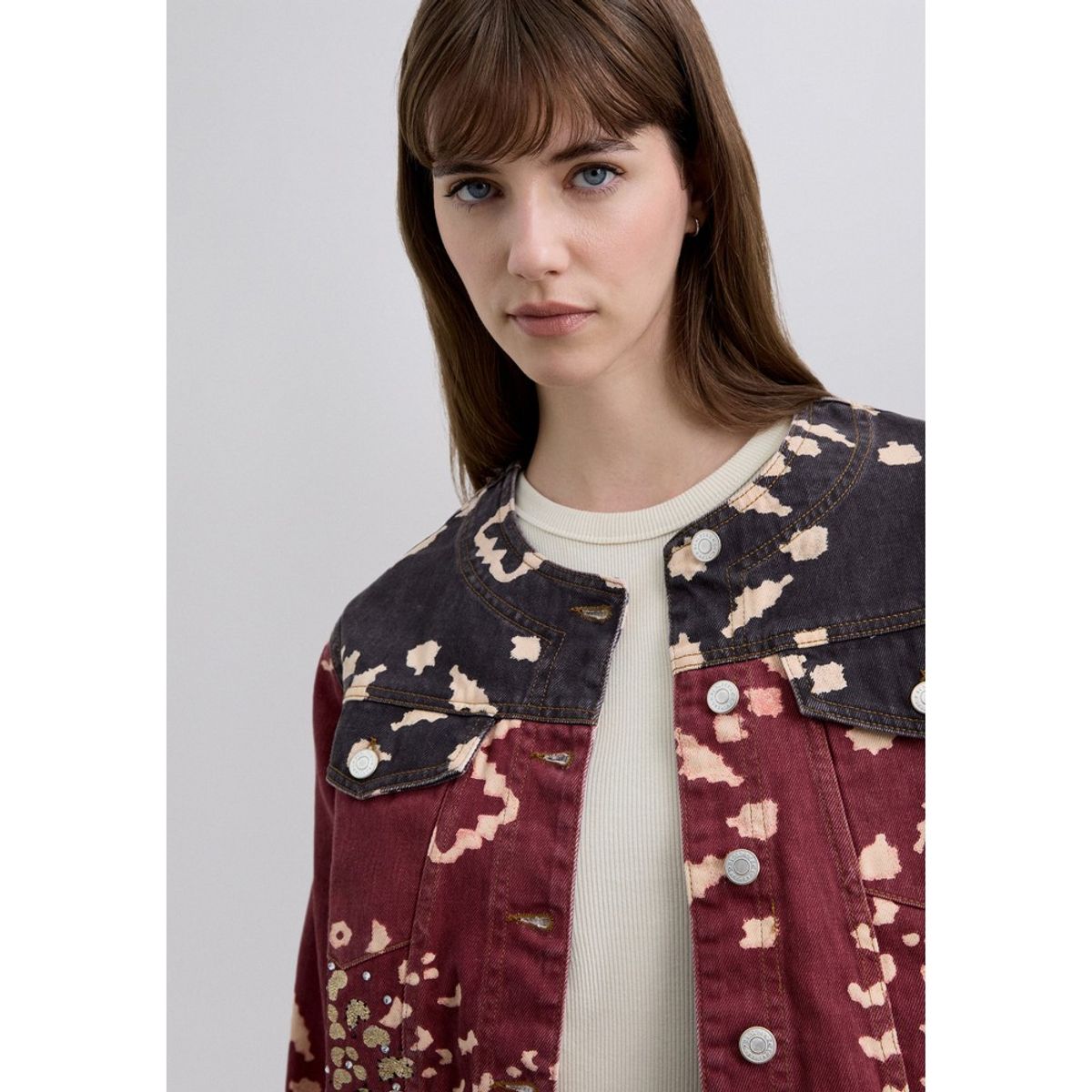 SCALPERS - Camisa Denim Crop Estampada