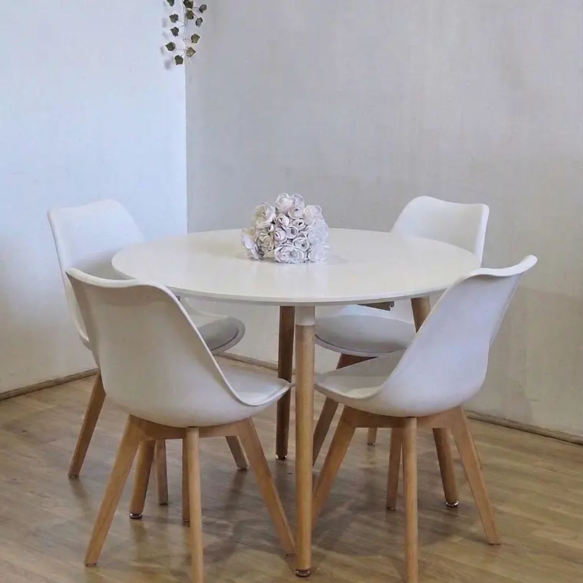 CORI CORI - Comedor Mesa Aura Blanca 100cms + 4 Sillas Tulip