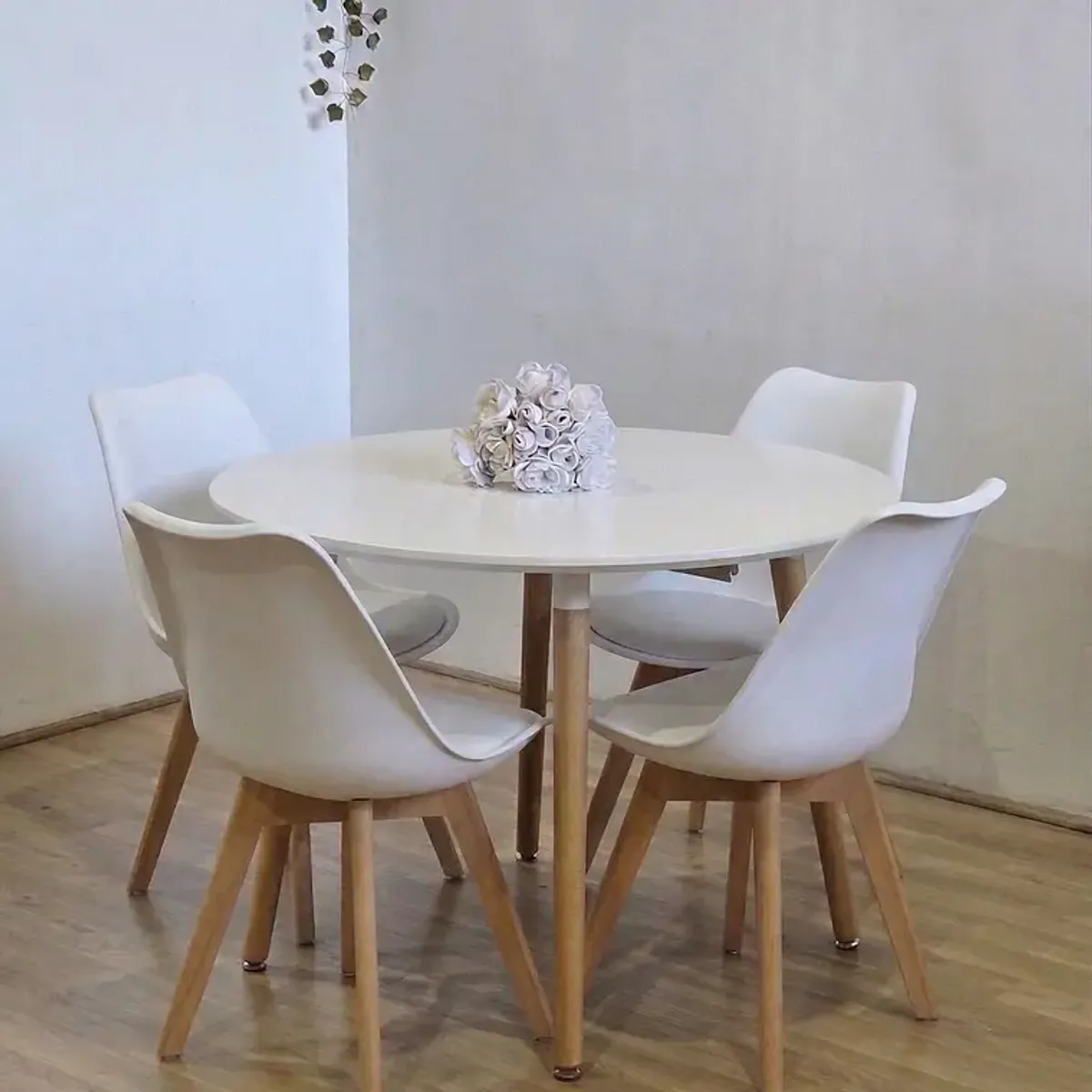 CORI CORI - Comedor Mesa Aura Blanca 100cms + 4 Sillas Tulip