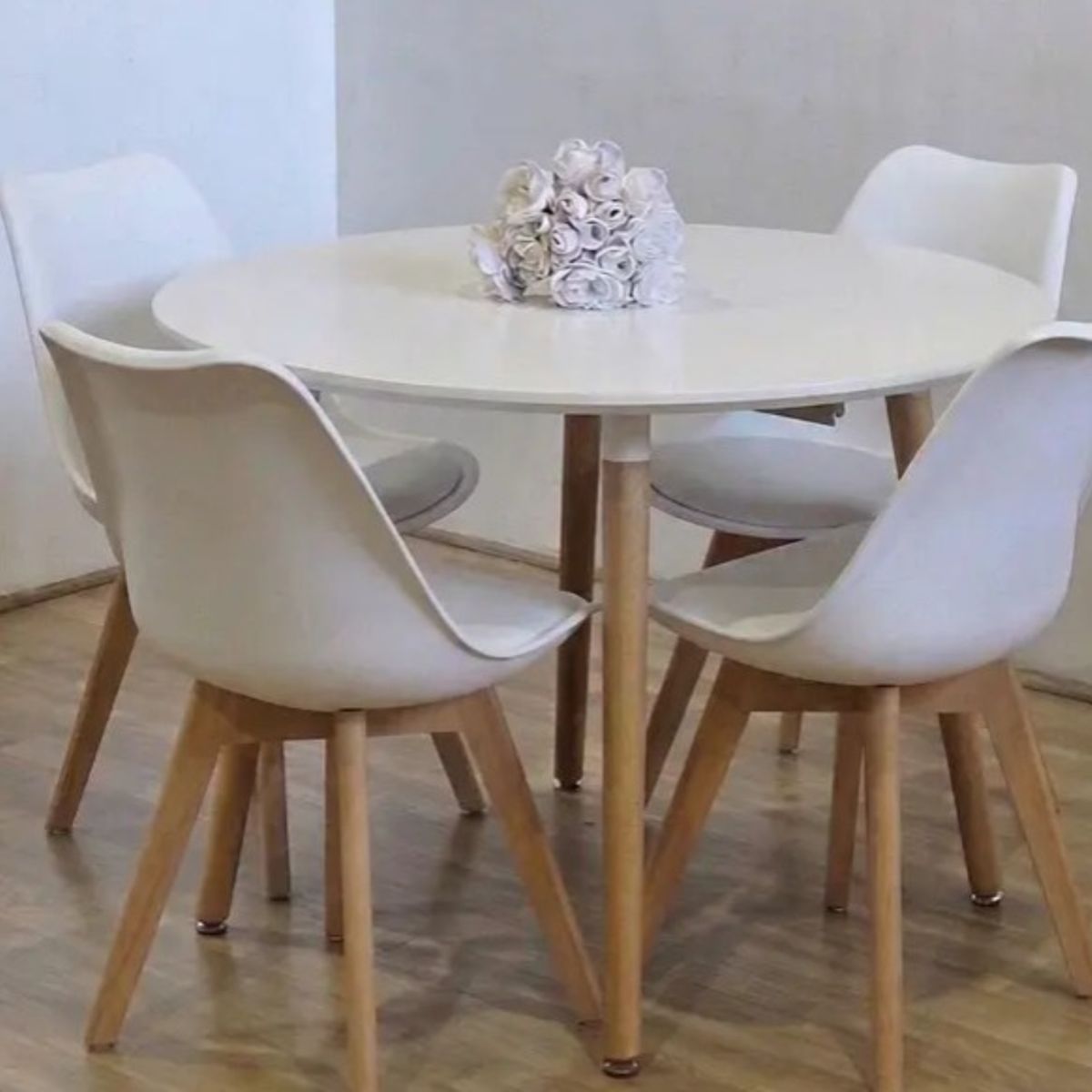CORI CORI - Comedor Mesa Aura Blanca 100cms + 4 Sillas Tulip