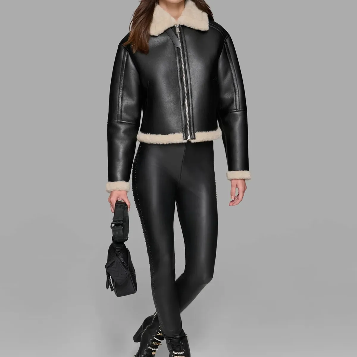 KARL LAGERFELD - Chaqueta corta de cuero sintético con cremallera frontal