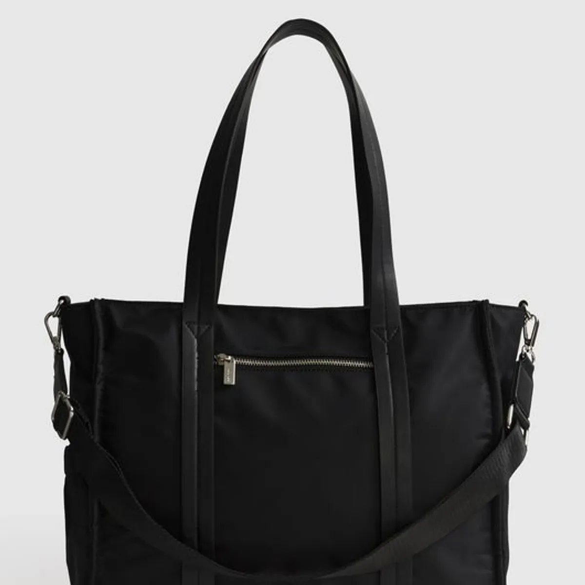 LOUNGE - Bolso Nylon Notebook Llavero Icónicas LOUNGE