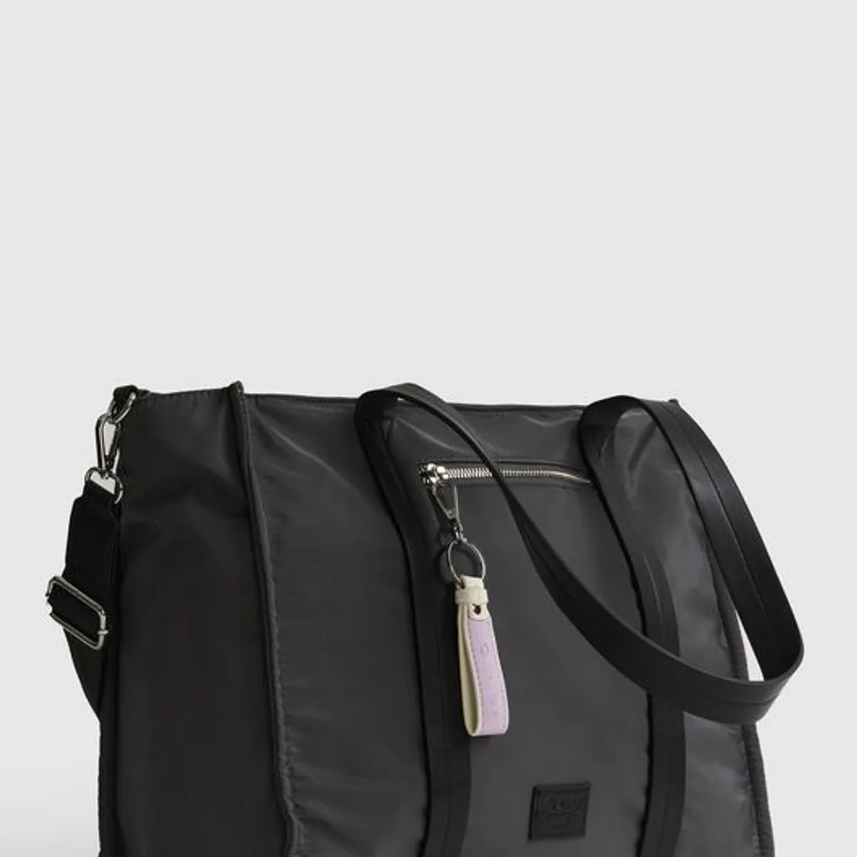 LOUNGE - Bolso Nylon Notebook Llavero Icónicas LOUNGE