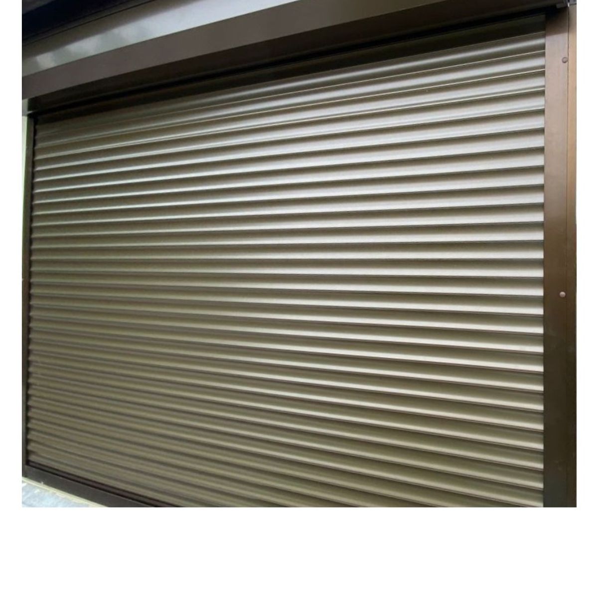 PERSIALUX - Persiana Exterior de Seguridad de Color Bronce de 1mts. Ancho x 1mts. Alto  Motorizada