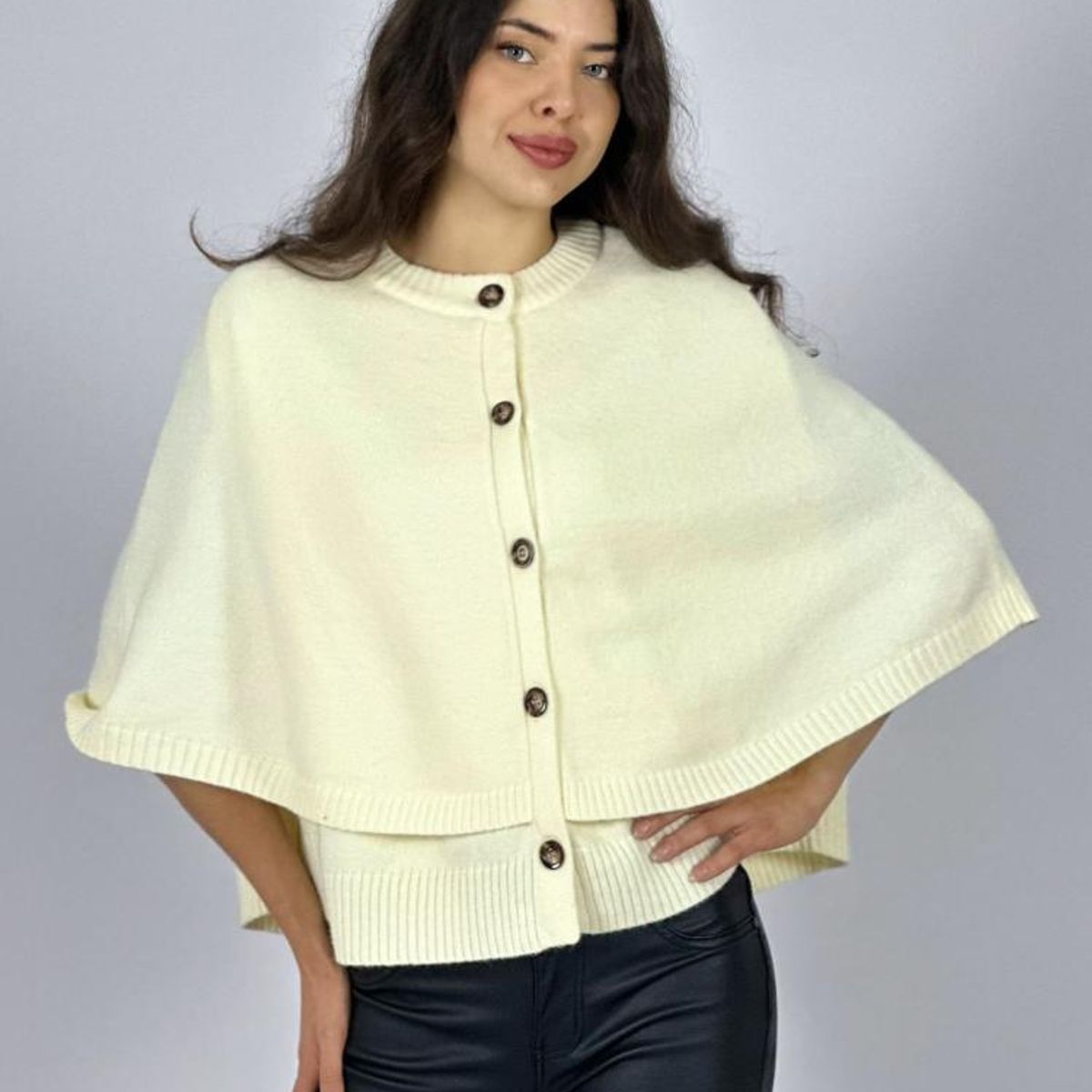 ENIGMATICA BOUTIQUE - Sweater Lana Abotonado tipo Poncho