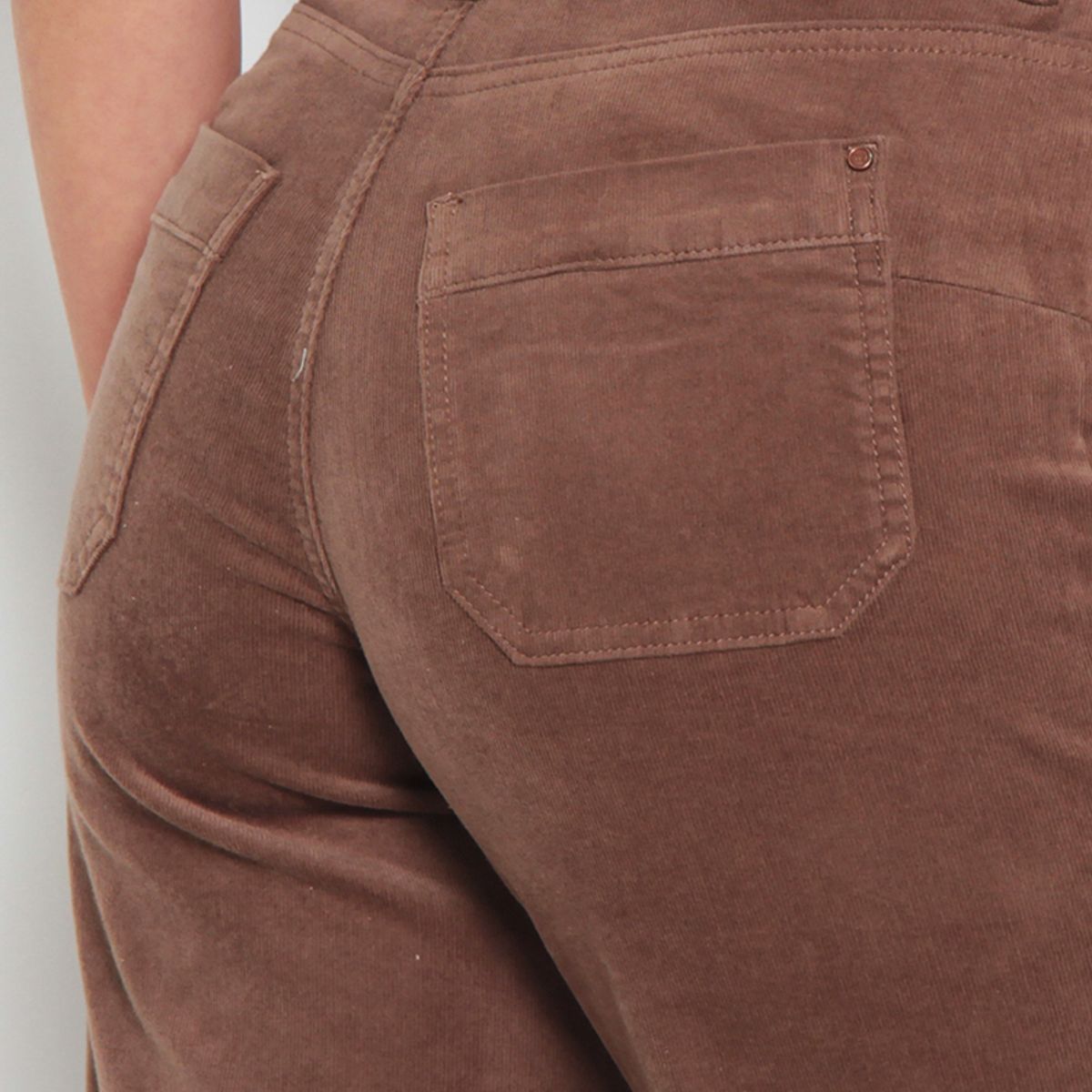 WADOS - PANTALON WIDE LEG COTELE TIRO ALTO PRETINA BASICA 1 BOTON