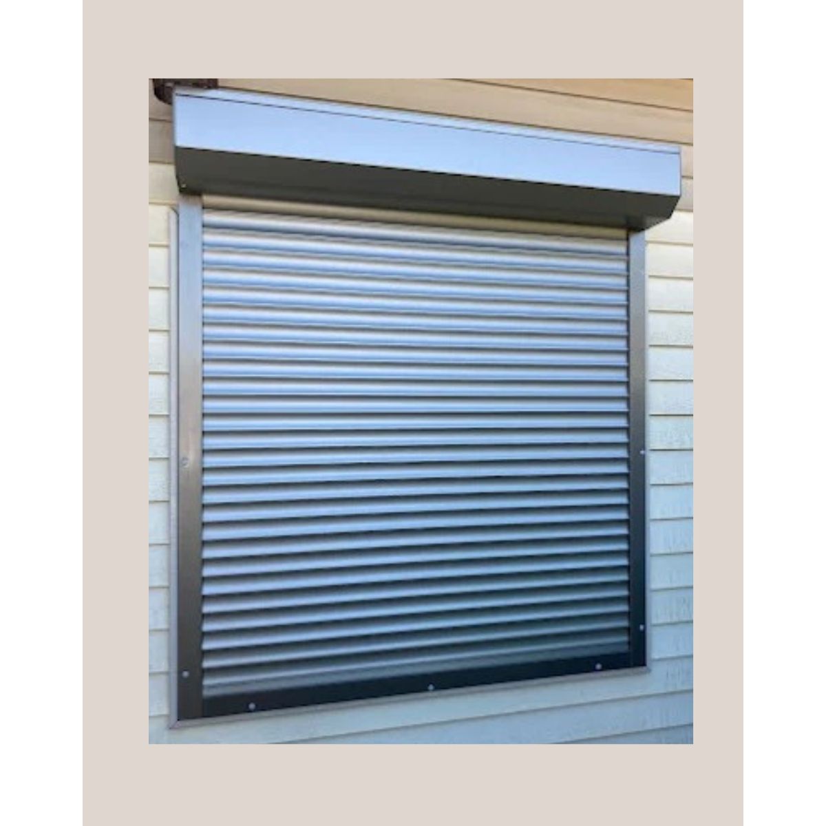 PERSIALUX - Persiana Exterior de Seguridad Color Plata de 1mts. Ancho x 1mts. Alto  Motorizada