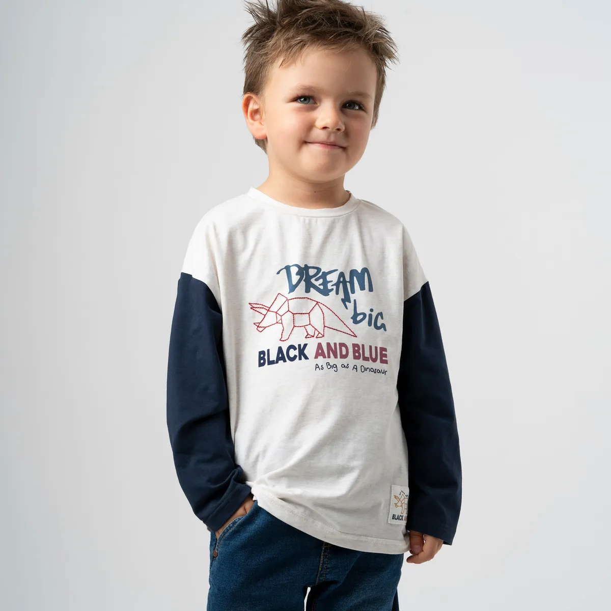 BLACK AND BLUE - Polera manga larga niño dream big crudo Black and blue