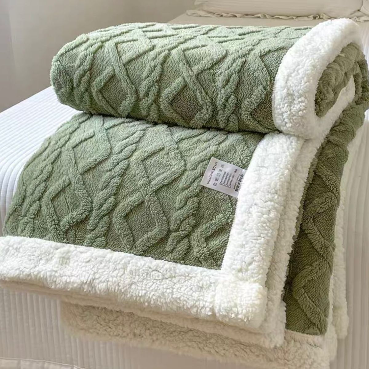 GENERICO - Frazada Plush con Sherpa Chiporro Diseño trenzado Reversible 200x230