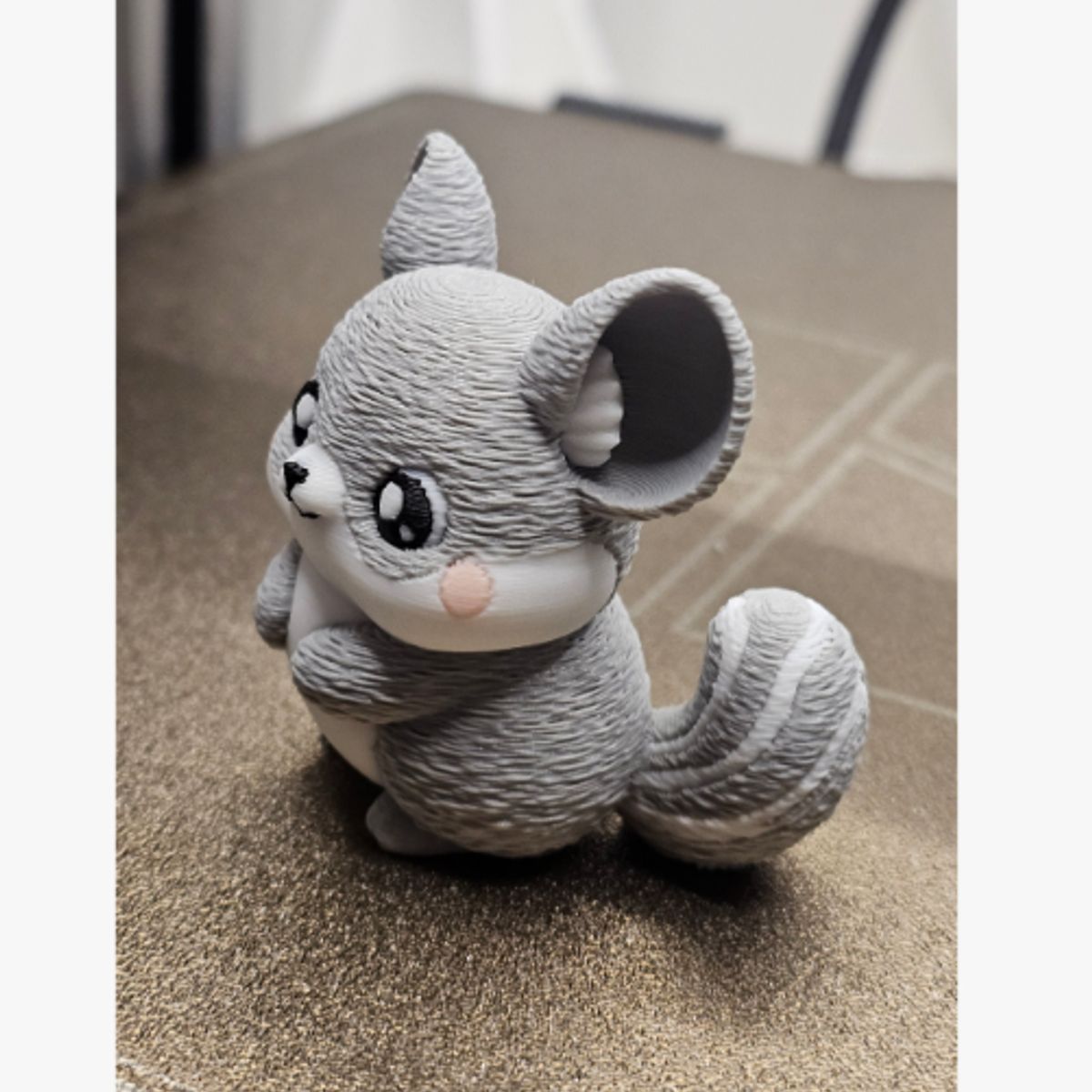GENERICO - Mini Escultura Decorativa- Chinchilla Tierna