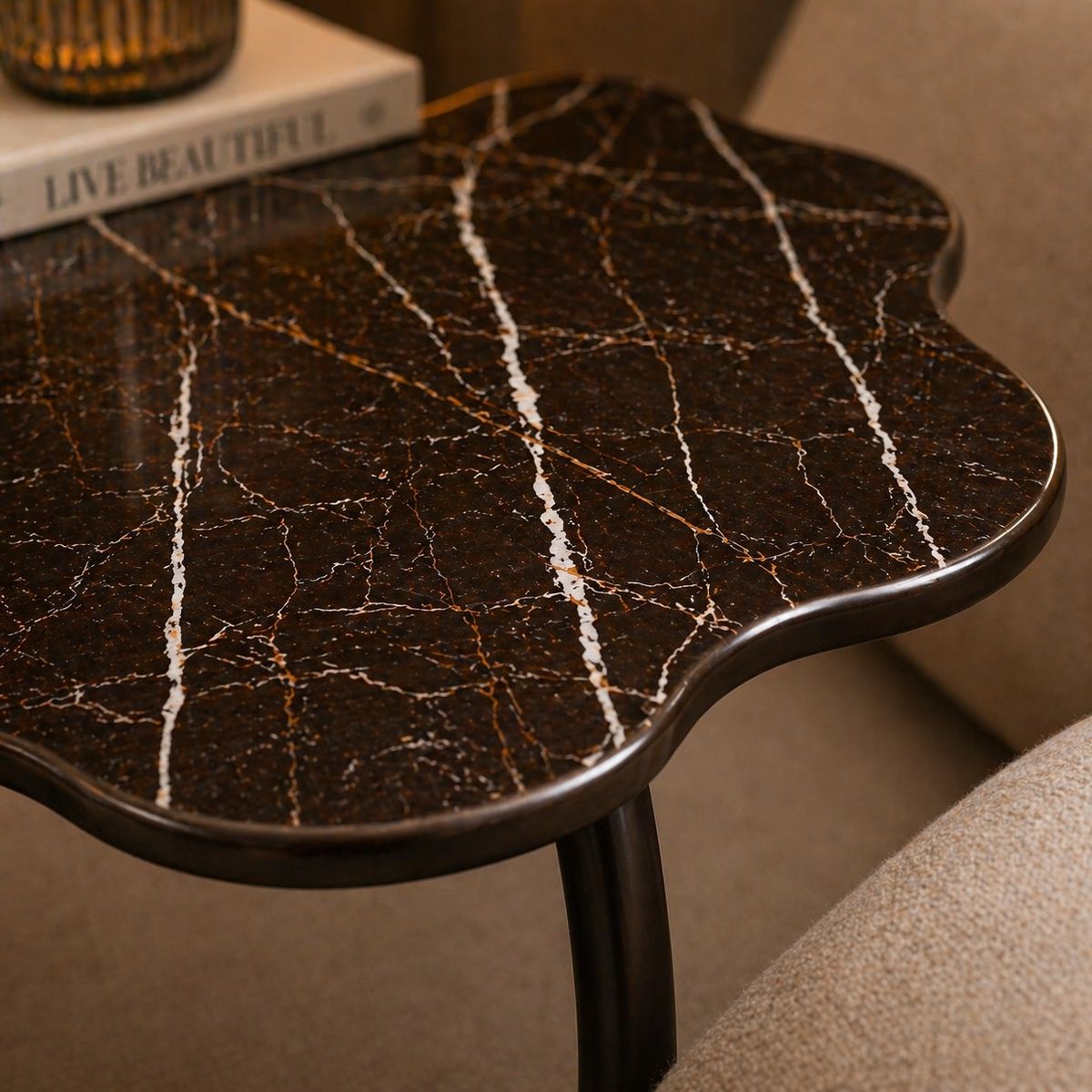 GENERICO - Mesa Arrimo Premium Elegancia Marmoleada Café y Diseño Curvo