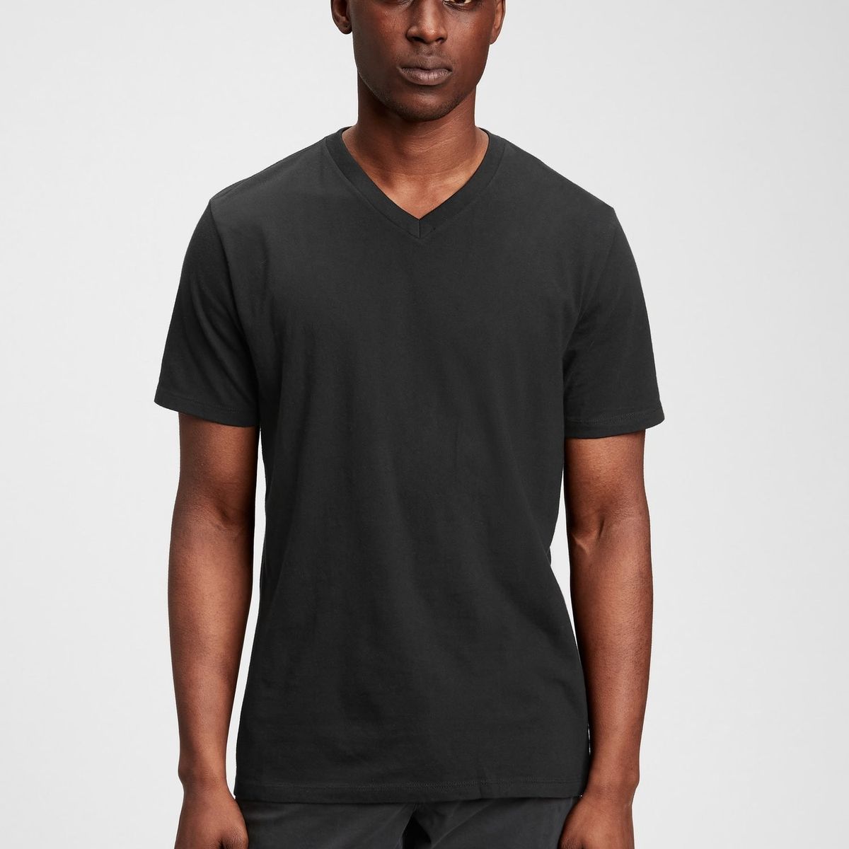 GAP - Polera Gap Cuello V Solida Hombre Negro