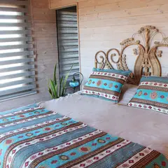 TURKUAZ - Set de Piecera 2P/Queen y almohadones Kilim Turquesa y Blanco