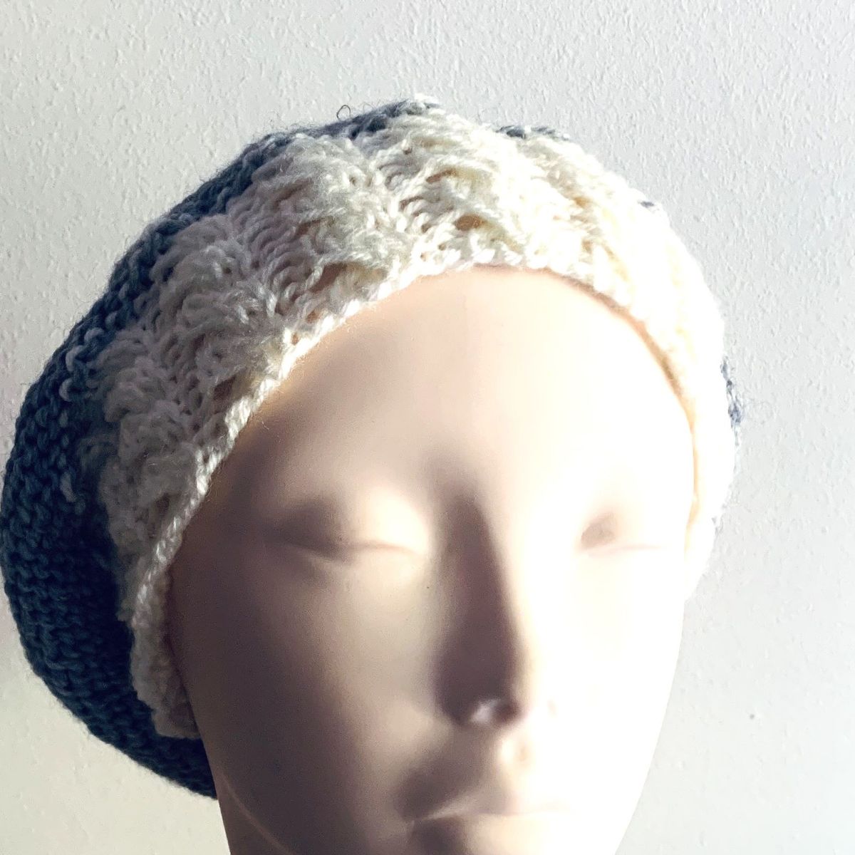 AMG ACCESORIOS - GORRO DE LANA TEJIDO A MANO DISEÑO EXCLUSIVO