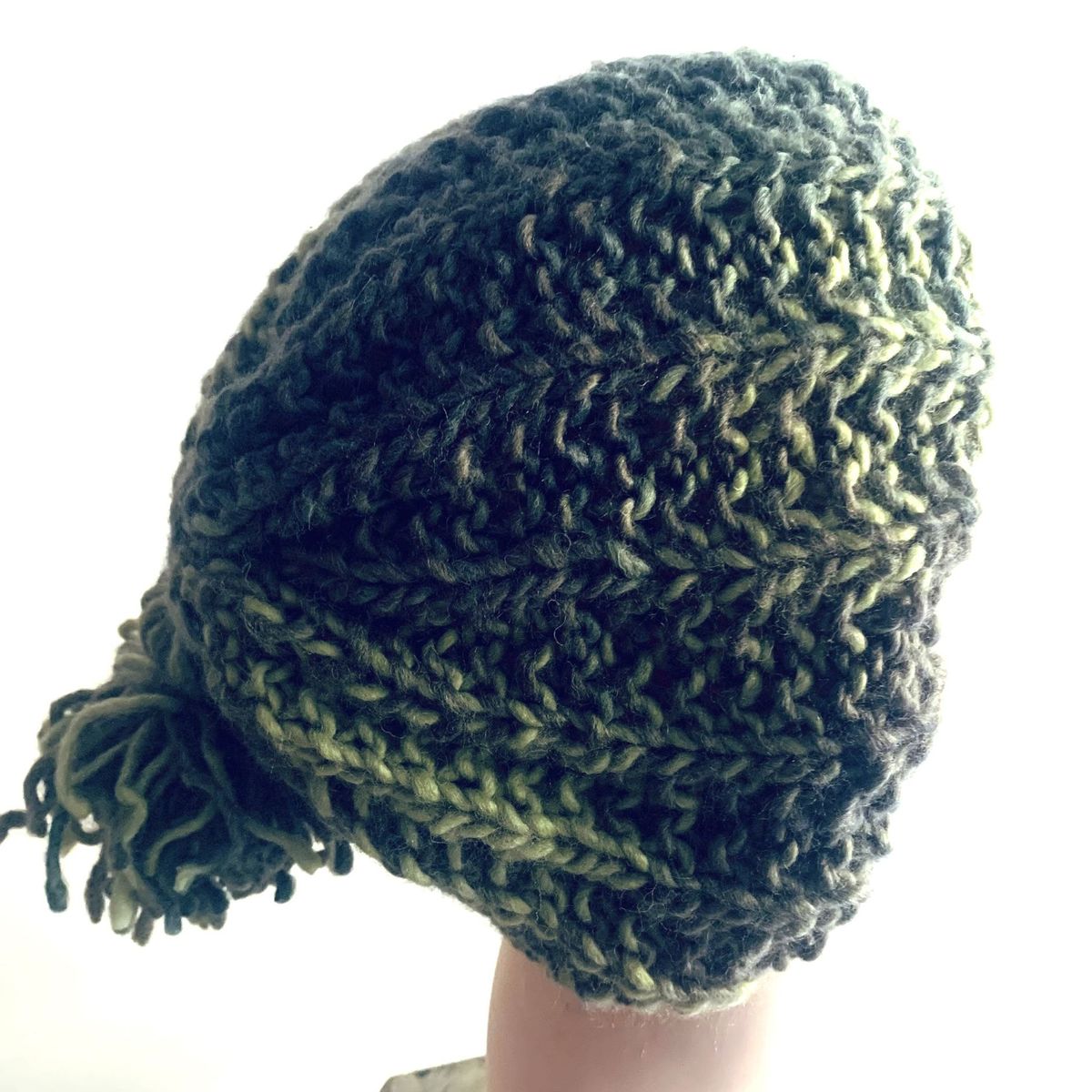 AMG ACCESORIOS - GORRO DE LANA TEJIDO A MANO DISEÑO EXCLUSIVO