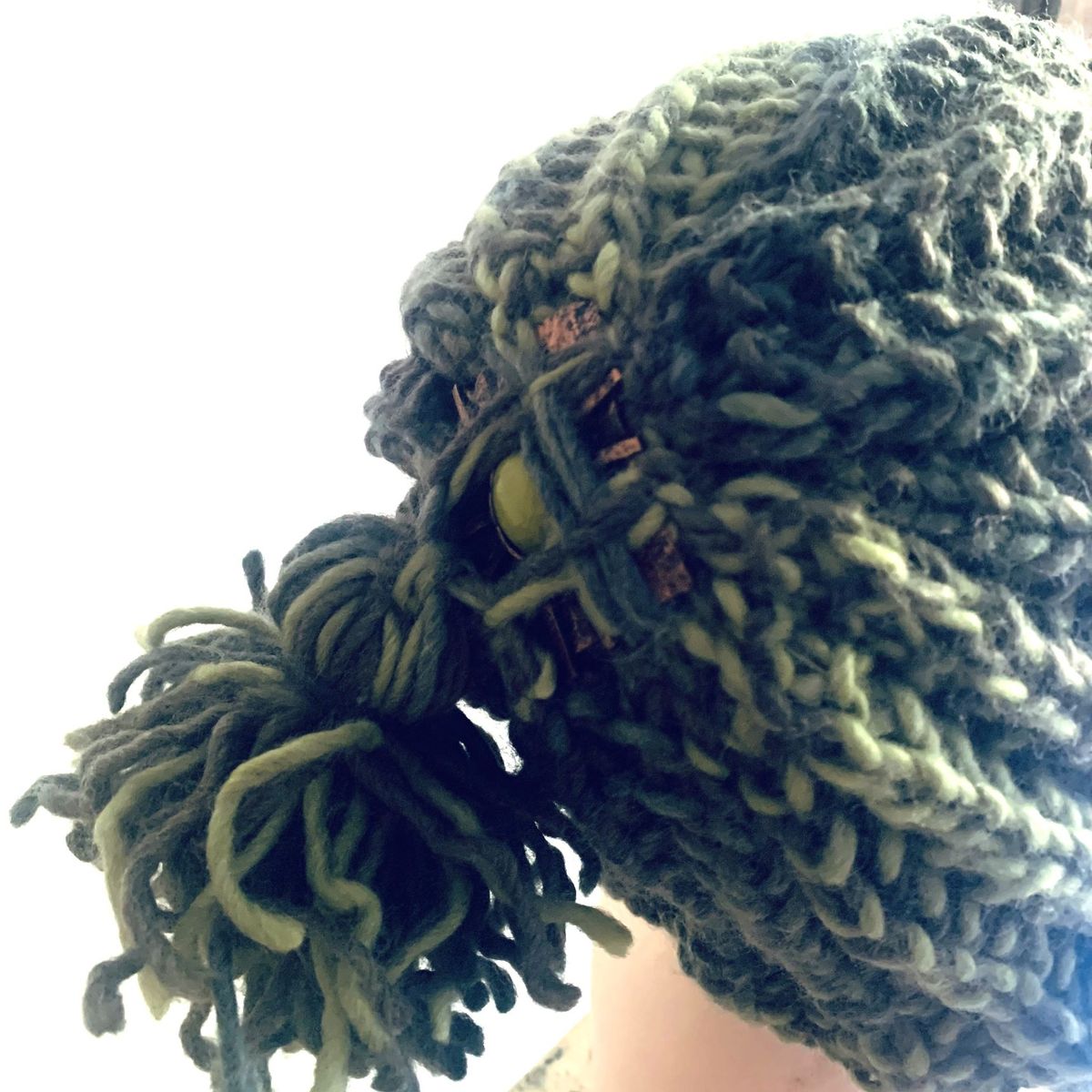 AMG ACCESORIOS - GORRO DE LANA TEJIDO A MANO DISEÑO EXCLUSIVO
