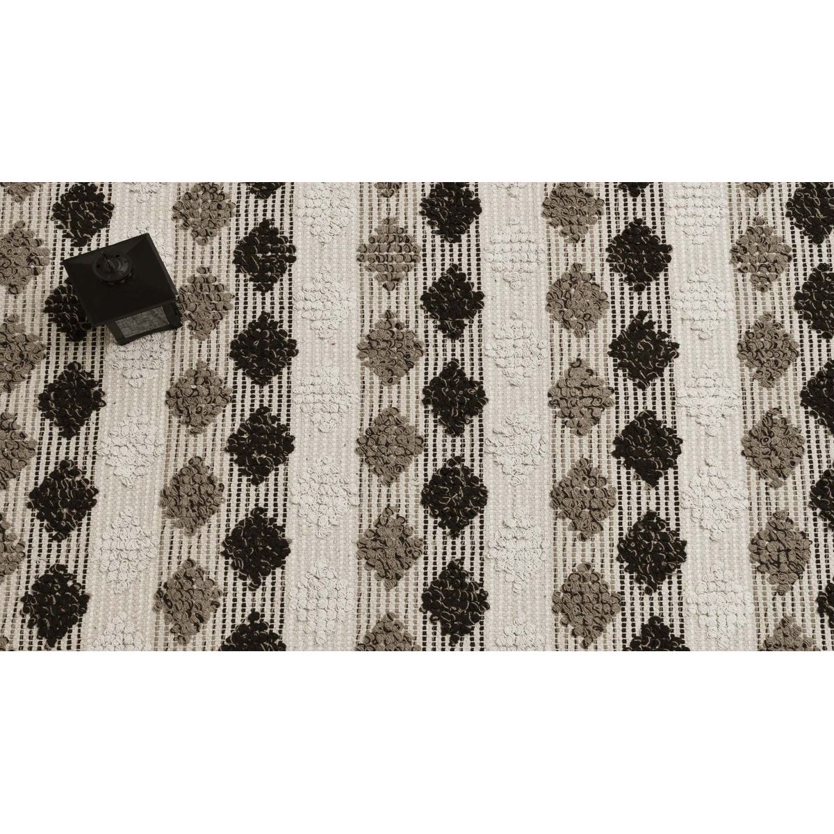 DECOGHAR - Alfombra Geométrica Café con Flecos Artesanales 120 X 180 mts