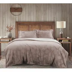 ILLUSIONS - Cobertor Cubrecama Sherpa Embossed 1.5 Plazas Plum