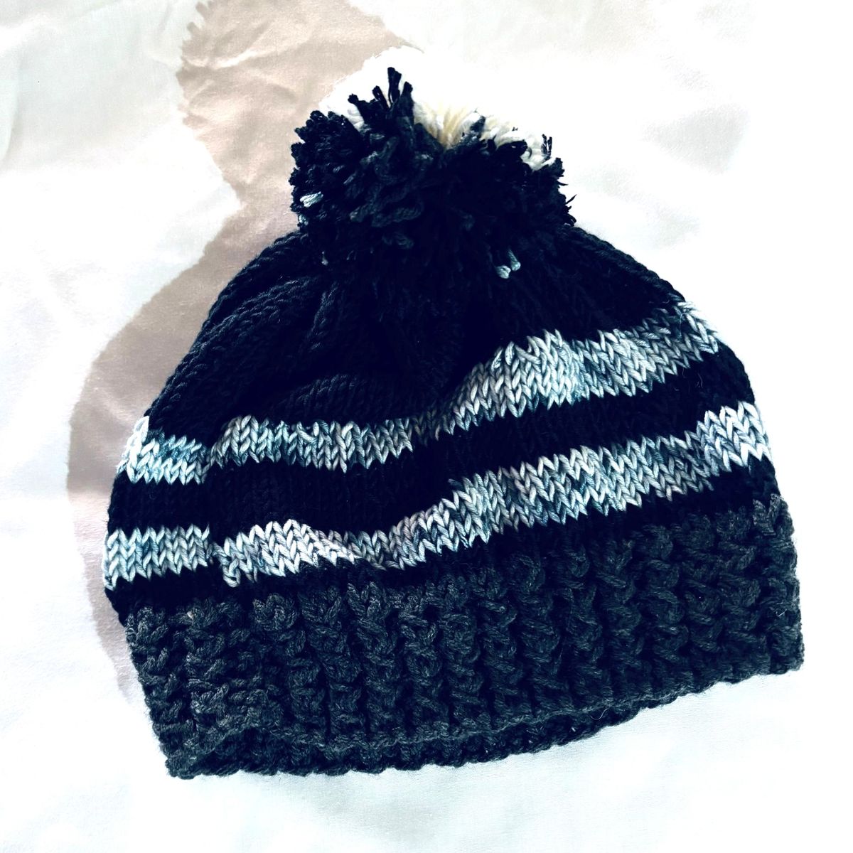 AMG ACCESORIOS - GORRO DE LANA TEJIDO A MANO DISEÑO EXCLUSIVO