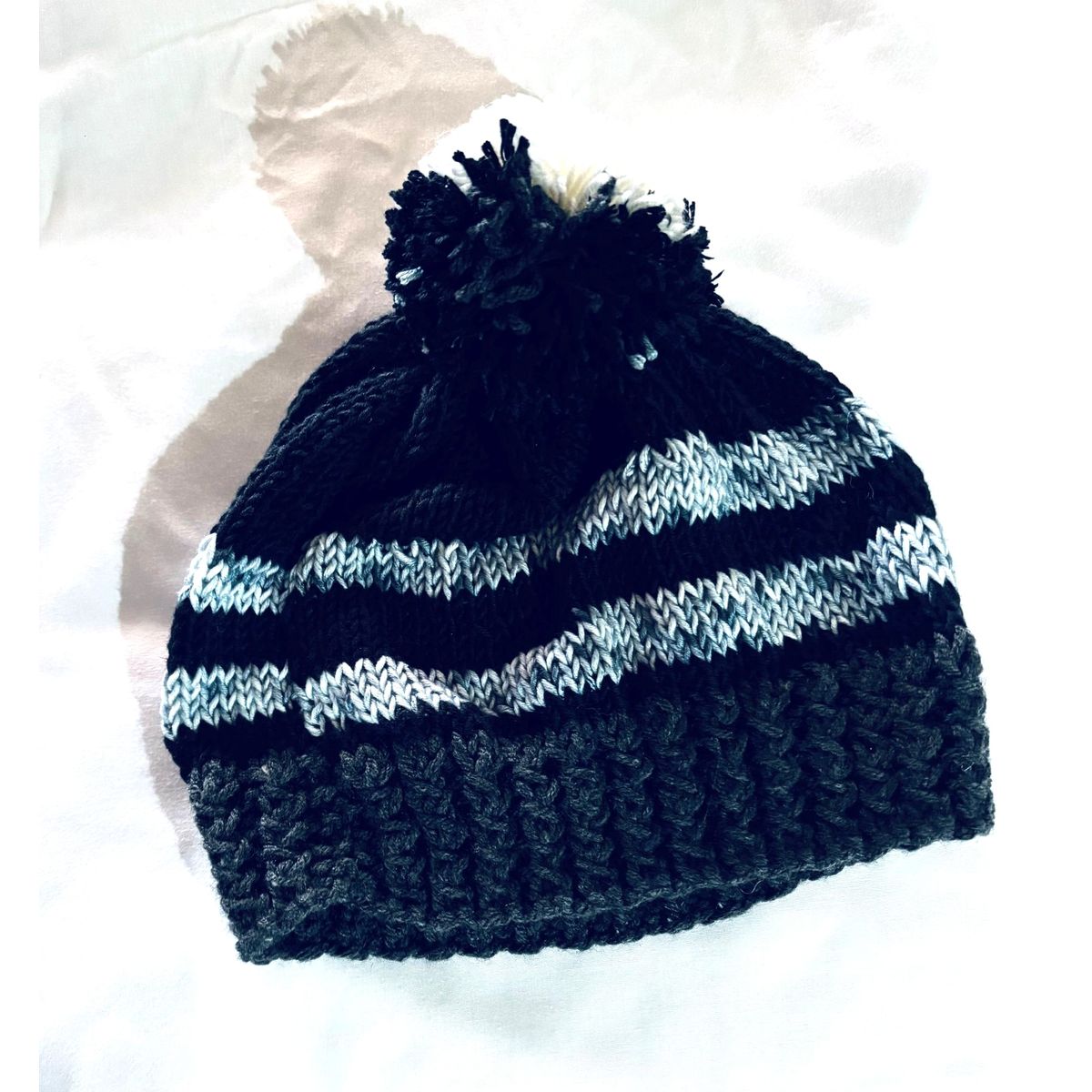 AMG ACCESORIOS - GORRO DE LANA TEJIDO A MANO DISEÑO EXCLUSIVO
