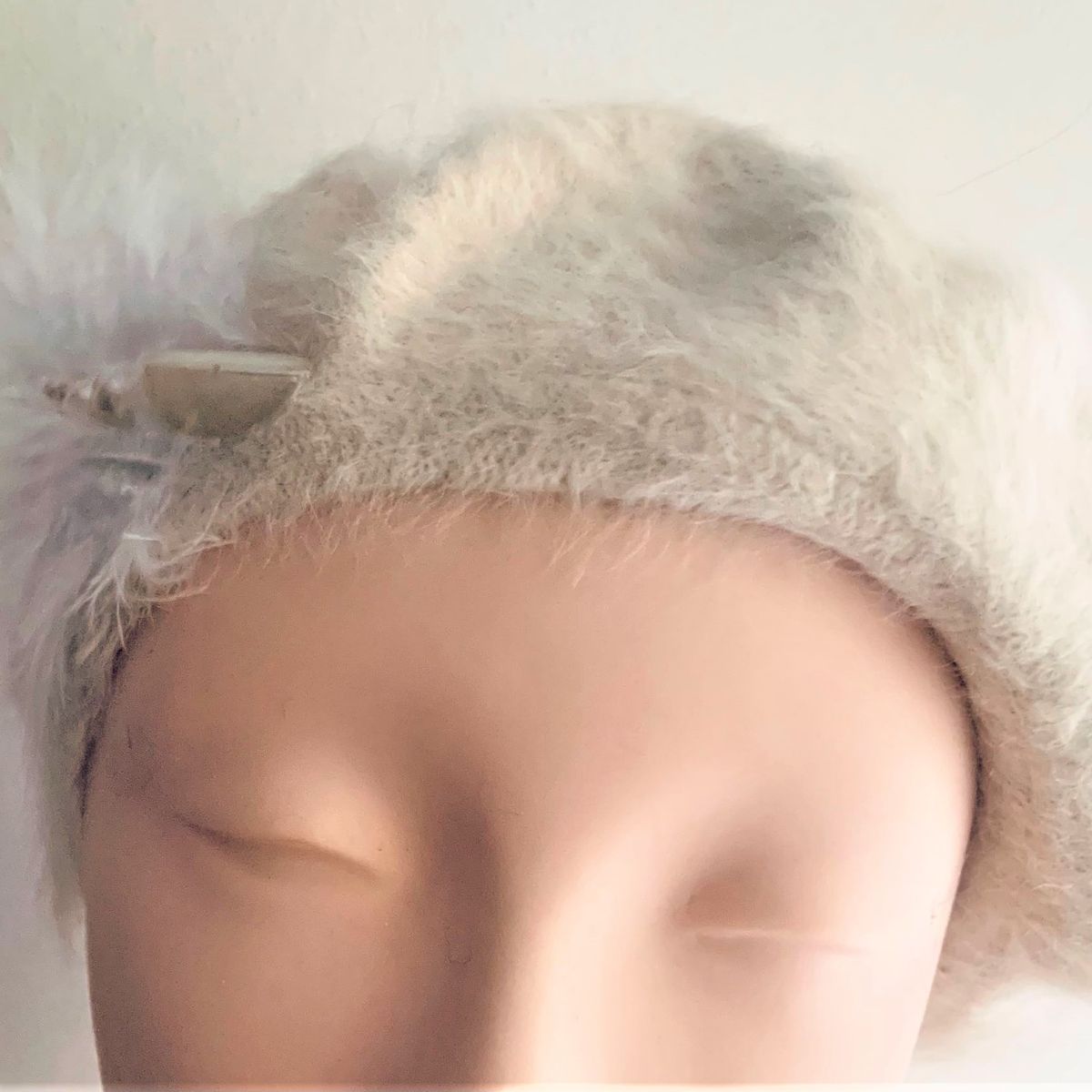 AMG ACCESORIOS - BOINA DE LANA BORDADA A MANO DISEÑO EXCLUSIVO