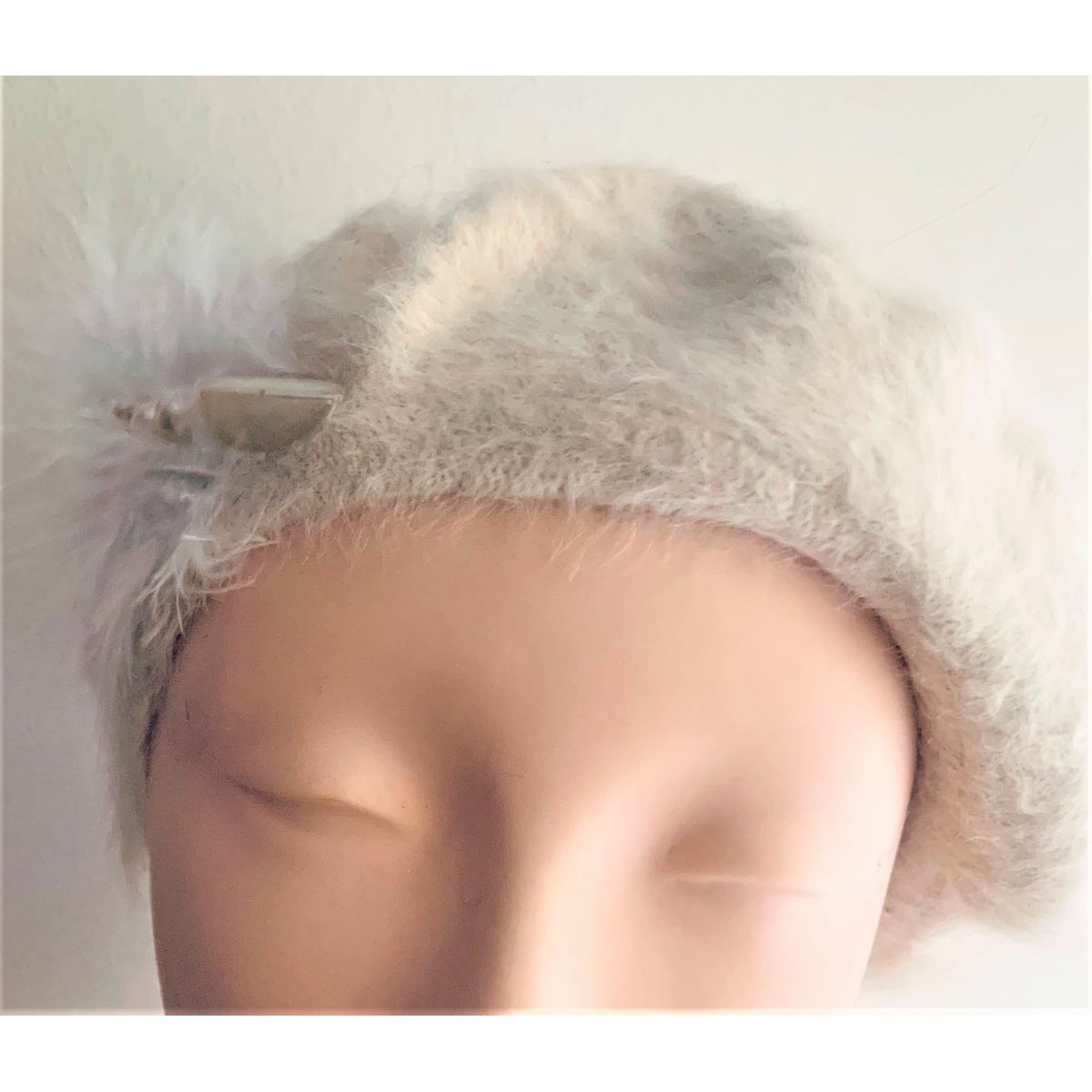AMG ACCESORIOS - BOINA DE LANA BORDADA A MANO DISEÑO EXCLUSIVO