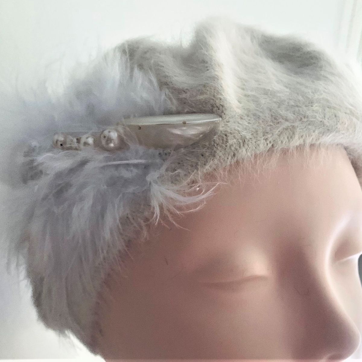 AMG ACCESORIOS - BOINA DE LANA BORDADA A MANO DISEÑO EXCLUSIVO
