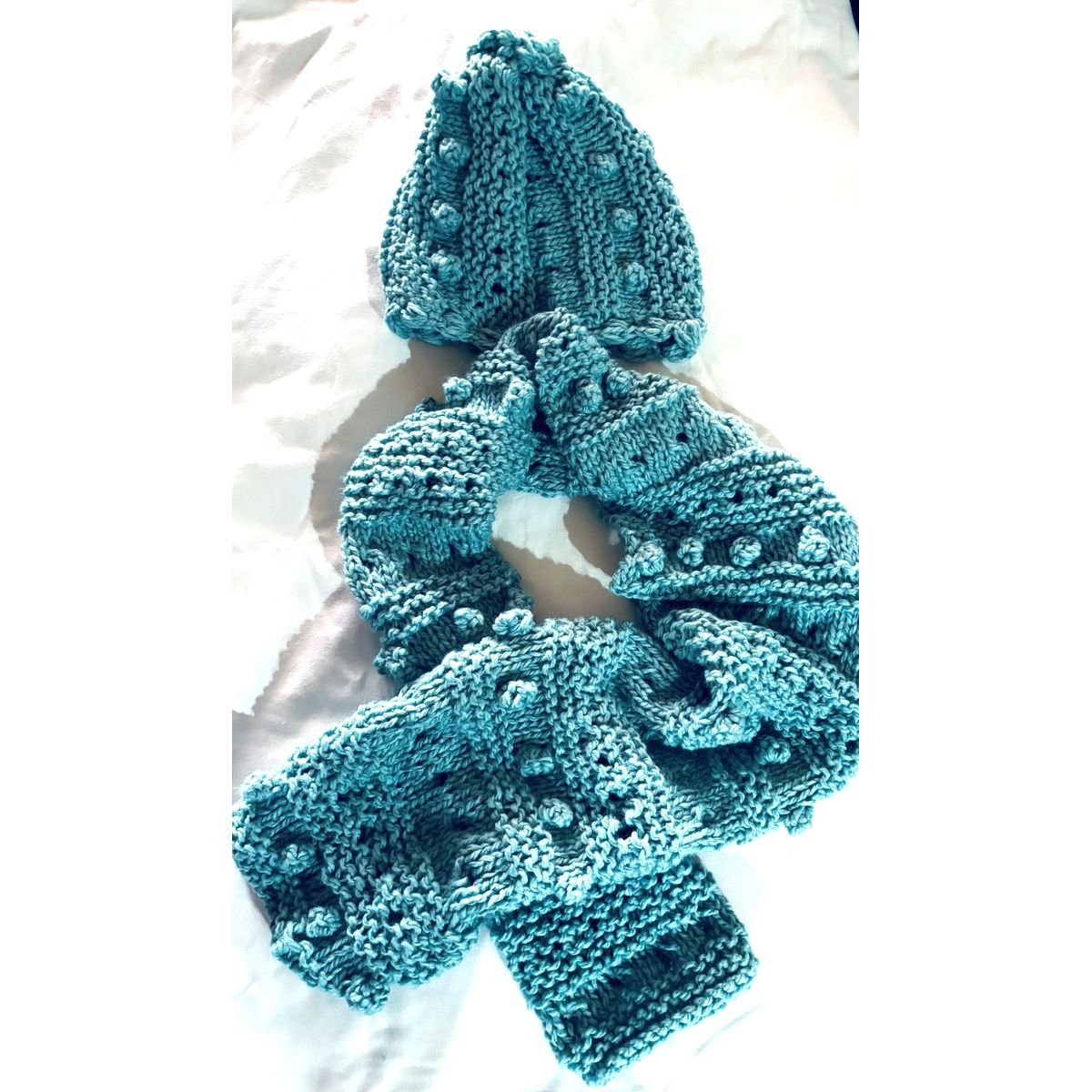 AMG ACCESORIOS - CONJUNTO DE BUFANDA Y GORRO HECHO A MANO DISEÑO EXCLUSIVO