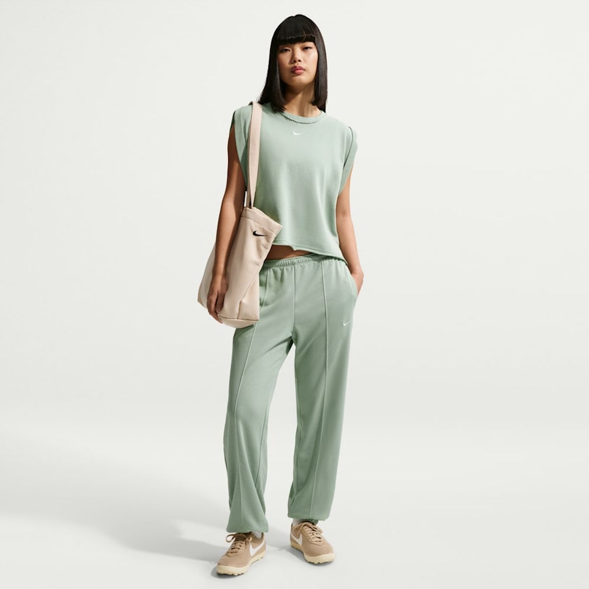 NIKE - Joggers Nike Sportswear Chill Terry Verde Mujer