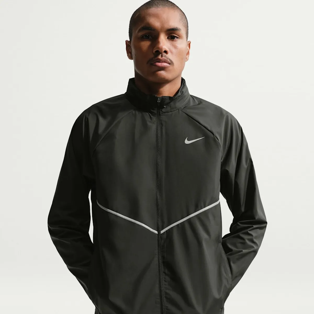 NIKE - Chamarra Nike Miler Negro Hombre