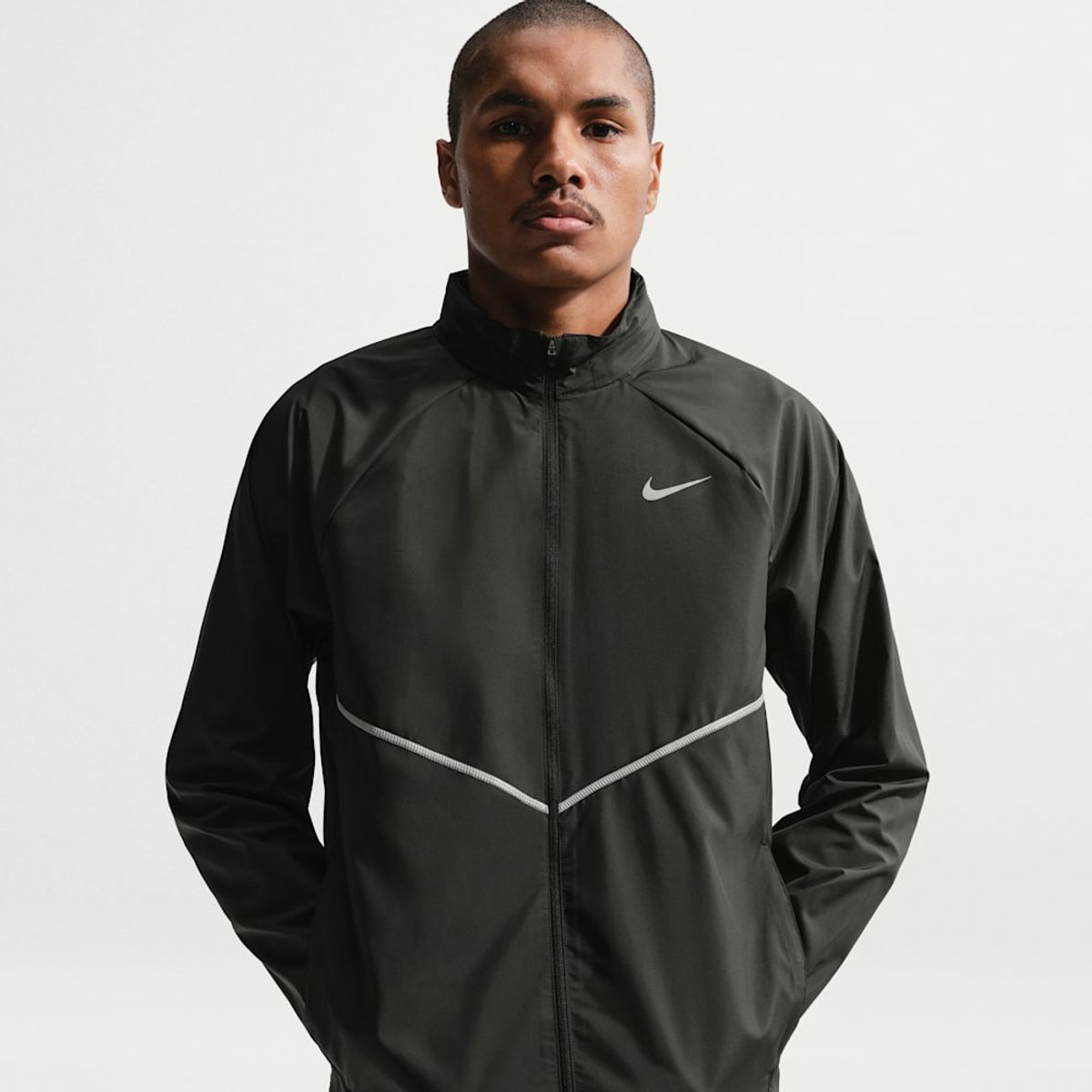 NIKE - Chamarra Nike Miler Negro Hombre