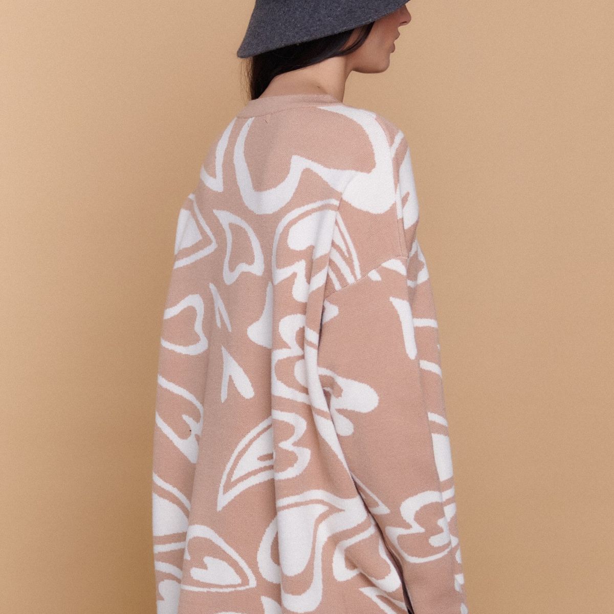 GUINDA - Sweater Mujer Oversize Cuello V Diseño Corazones SILK