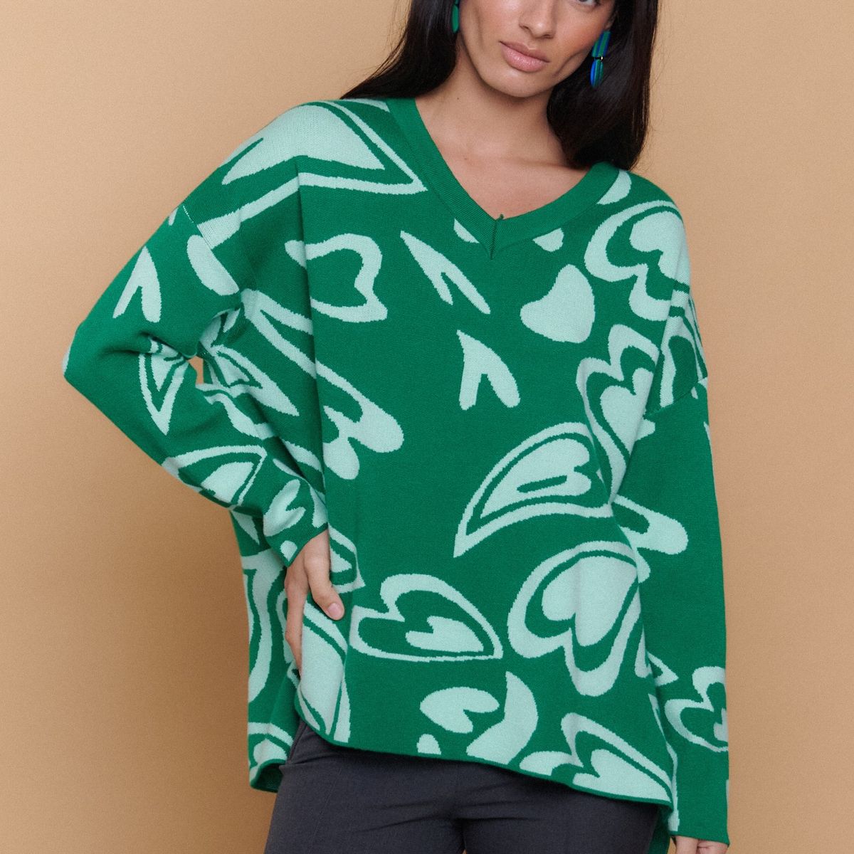 GUINDA - Sweater Mujer Oversize Cuello V Diseño Corazones SILK