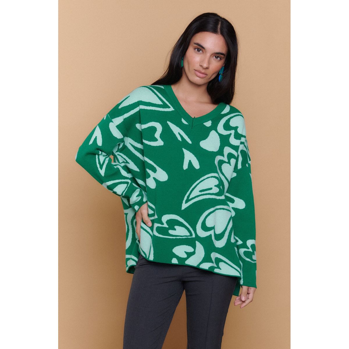 GUINDA - Sweater Mujer Oversize Cuello V Diseño Corazones SILK