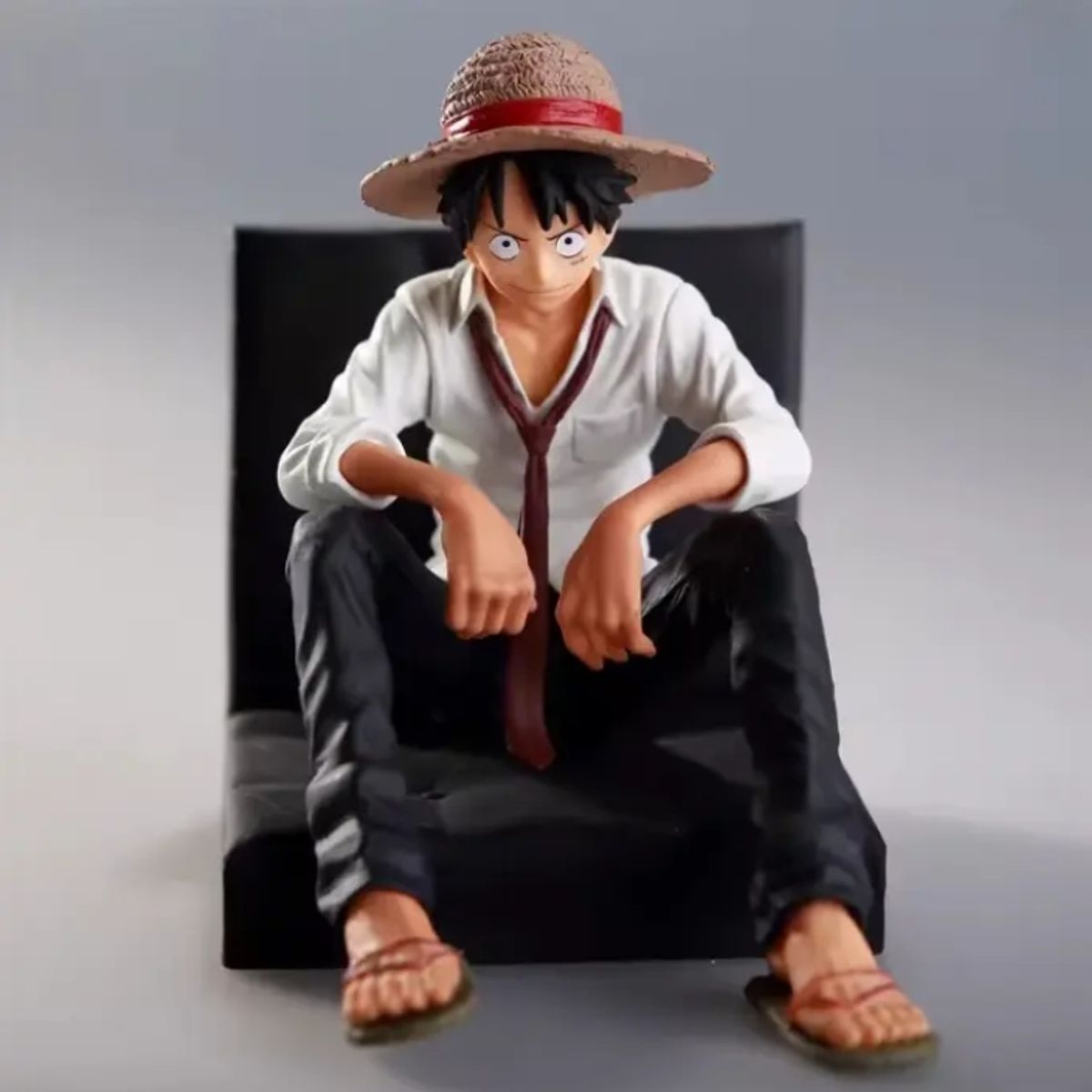 GENERICO - Figura Luffy Sentado One Piece Caja