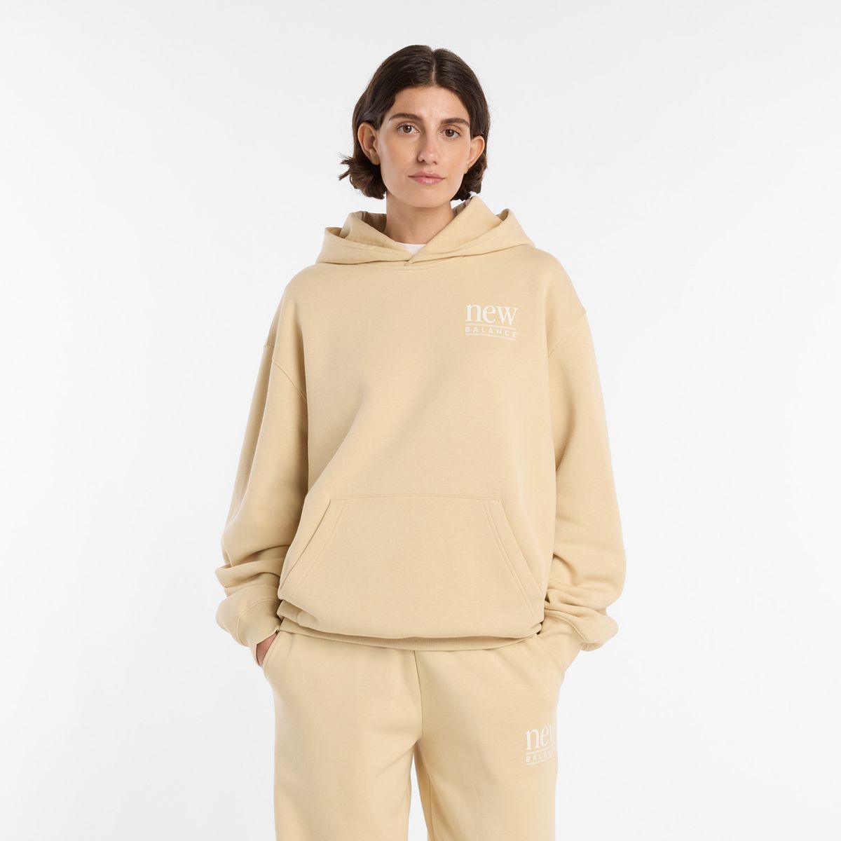 NEW BALANCE - Polerón Lifestyle Mujer New Balance Reimagined Fleece Beige