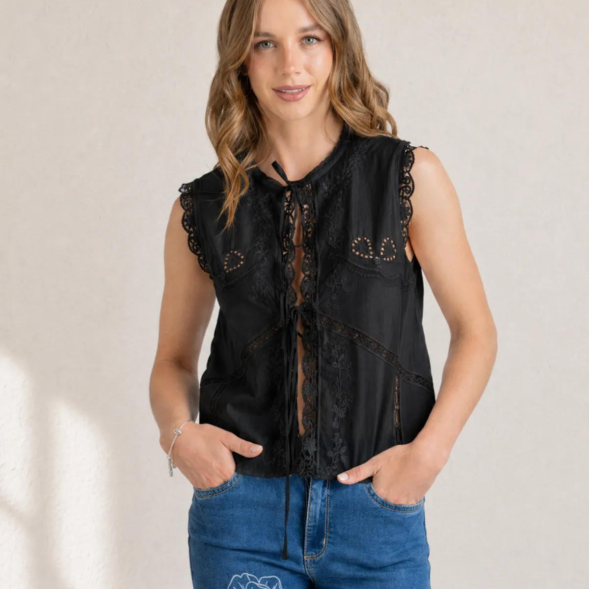 EFESIS - BLUSA LOREIN BRODERIE AMARRAS NEGRO EFESIS