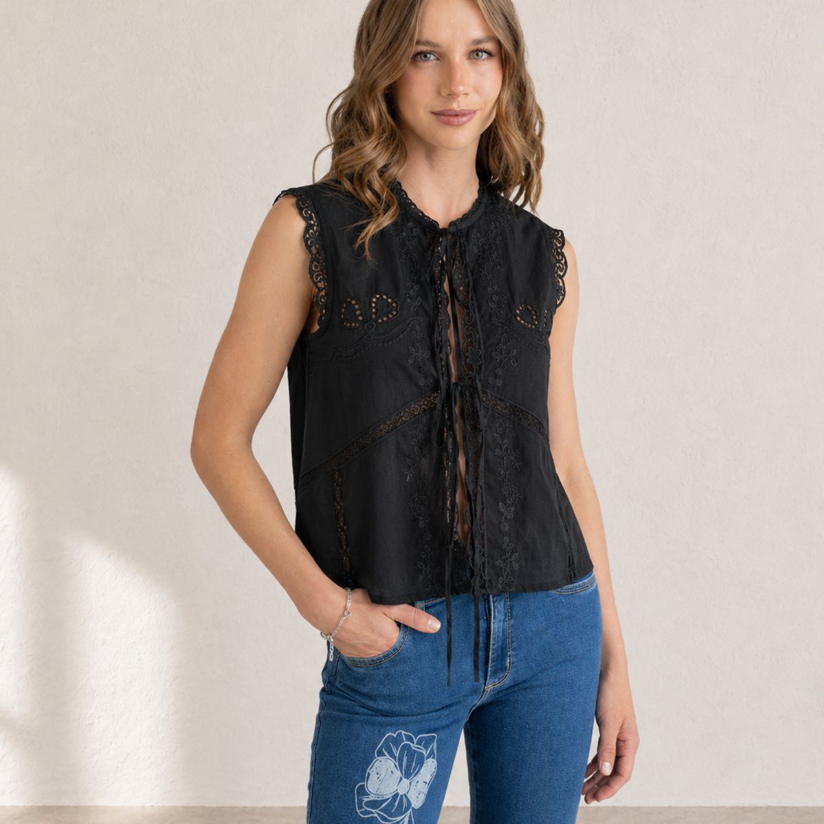EFESIS - BLUSA LOREIN BRODERIE AMARRAS NEGRO EFESIS